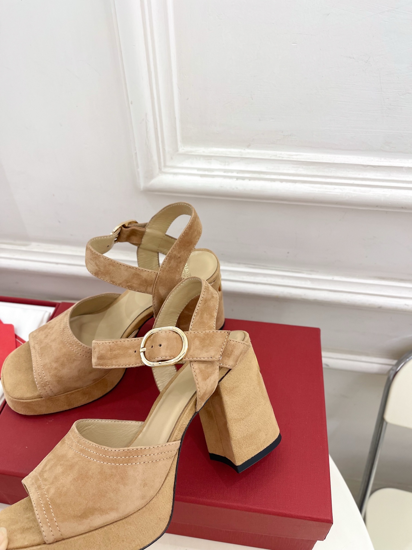 Valentino 华伦天奴 2025春夏新品 防水台高跟凉鞋上新☑️
——————————————
V