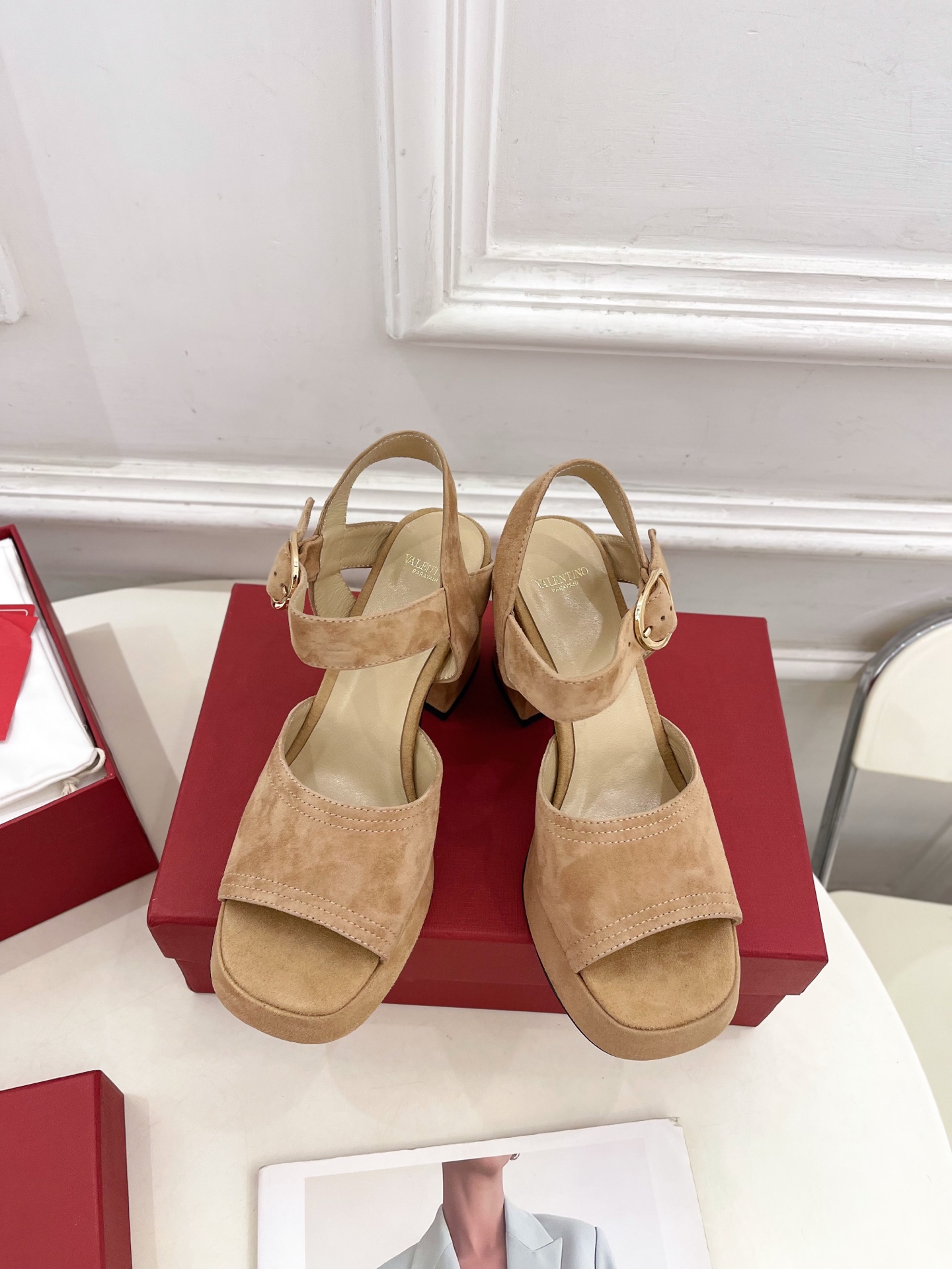 Valentino 华伦天奴 2025春夏新品 防水台高跟凉鞋上新☑️
——————————————
V