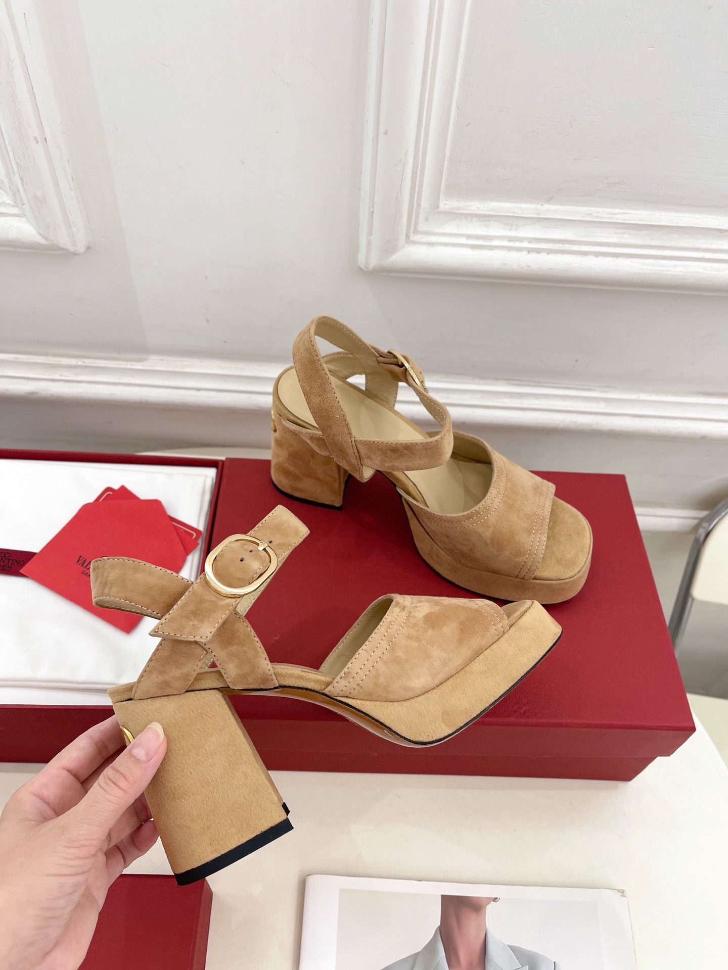 Valentino 华伦天奴 2025春夏新品 防水台高跟凉鞋上新☑️
——————————————
V