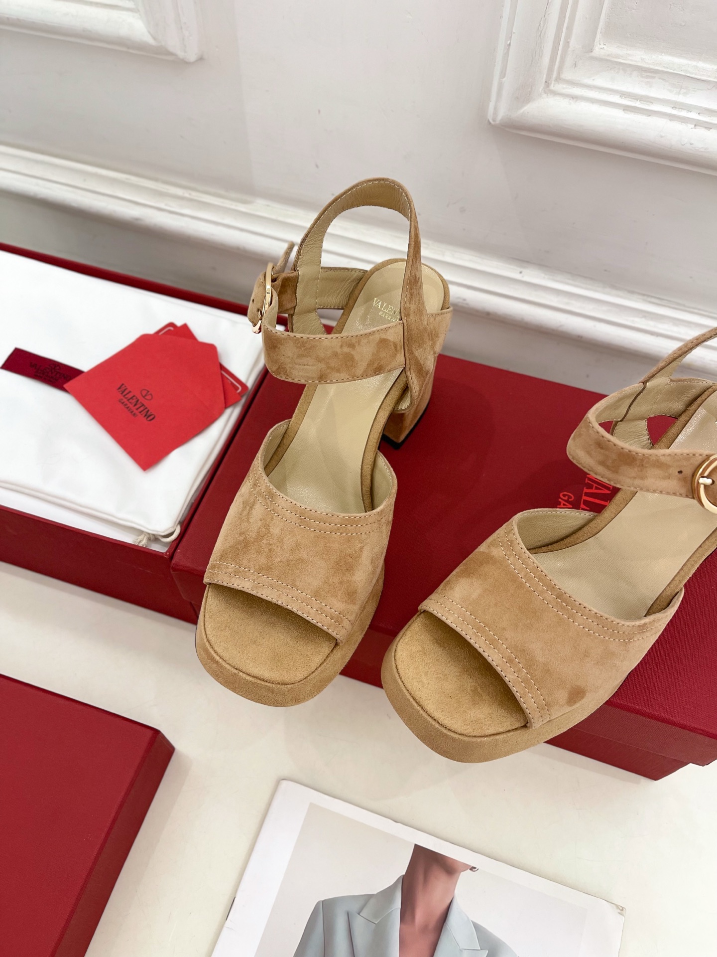 Valentino 华伦天奴 2025春夏新品 防水台高跟凉鞋上新☑️
——————————————
V