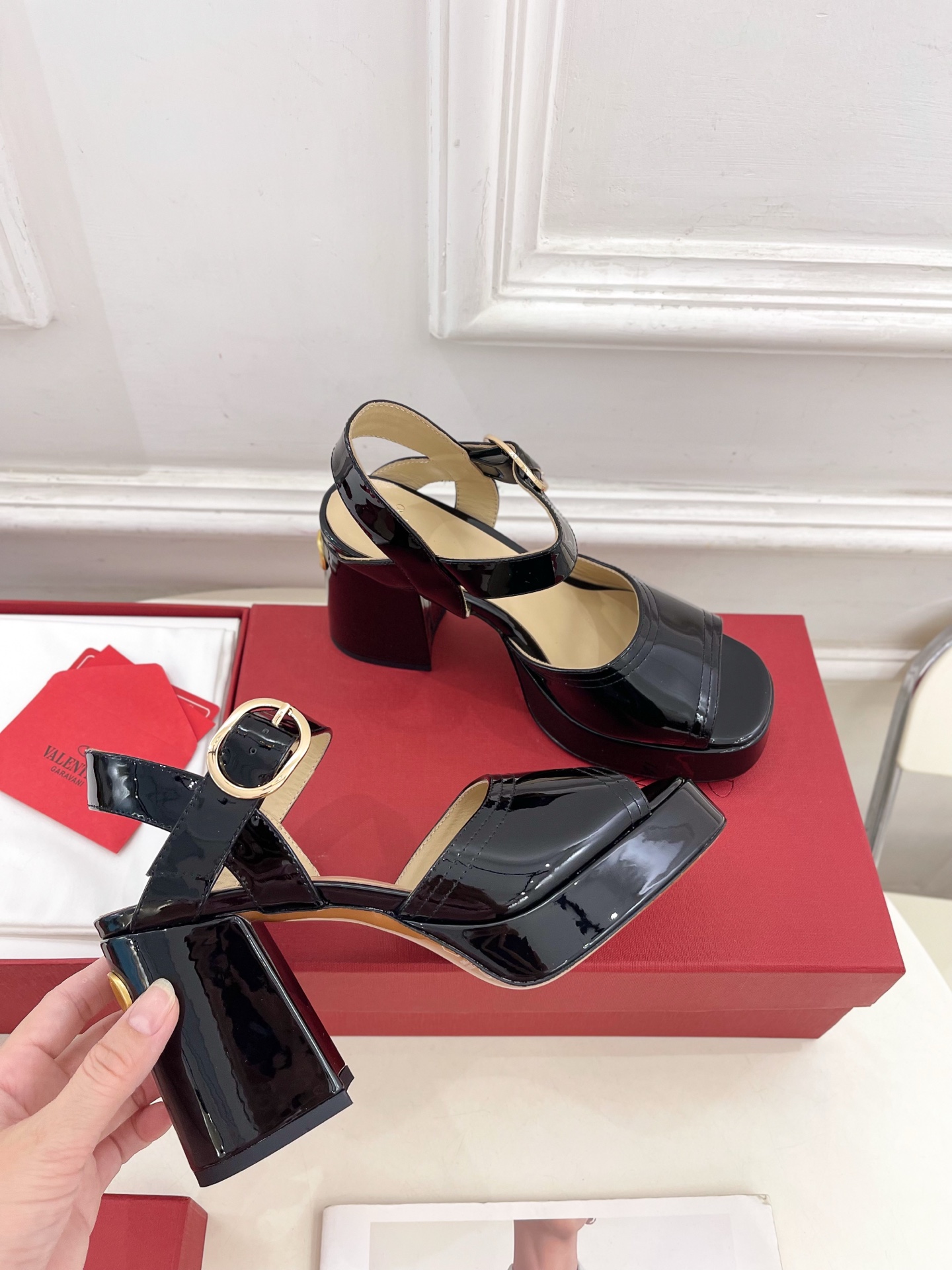 Valentino 华伦天奴 2025春夏新品 防水台高跟凉鞋上新☑️
——————————————
V