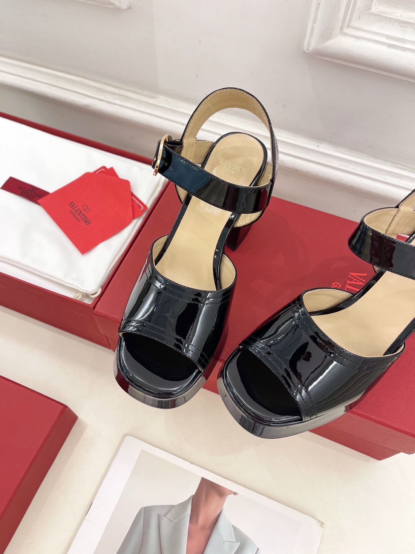Valentino 华伦天奴 2025春夏新品 防水台高跟凉鞋上新☑️
——————————————
V