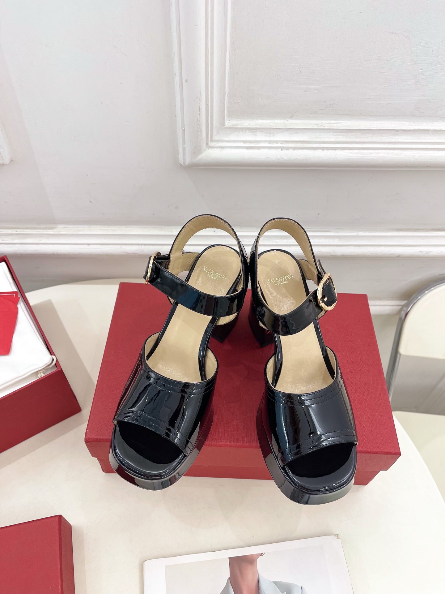 Valentino 华伦天奴 2025春夏新品 防水台高跟凉鞋上新☑️
——————————————
V