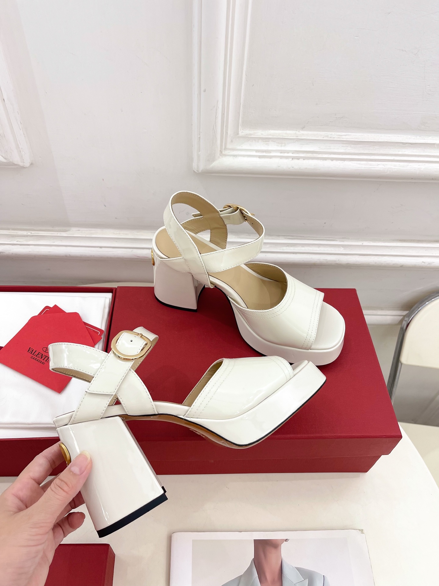 Valentino 华伦天奴 2025春夏新品 防水台高跟凉鞋上新☑️
——————————————
V