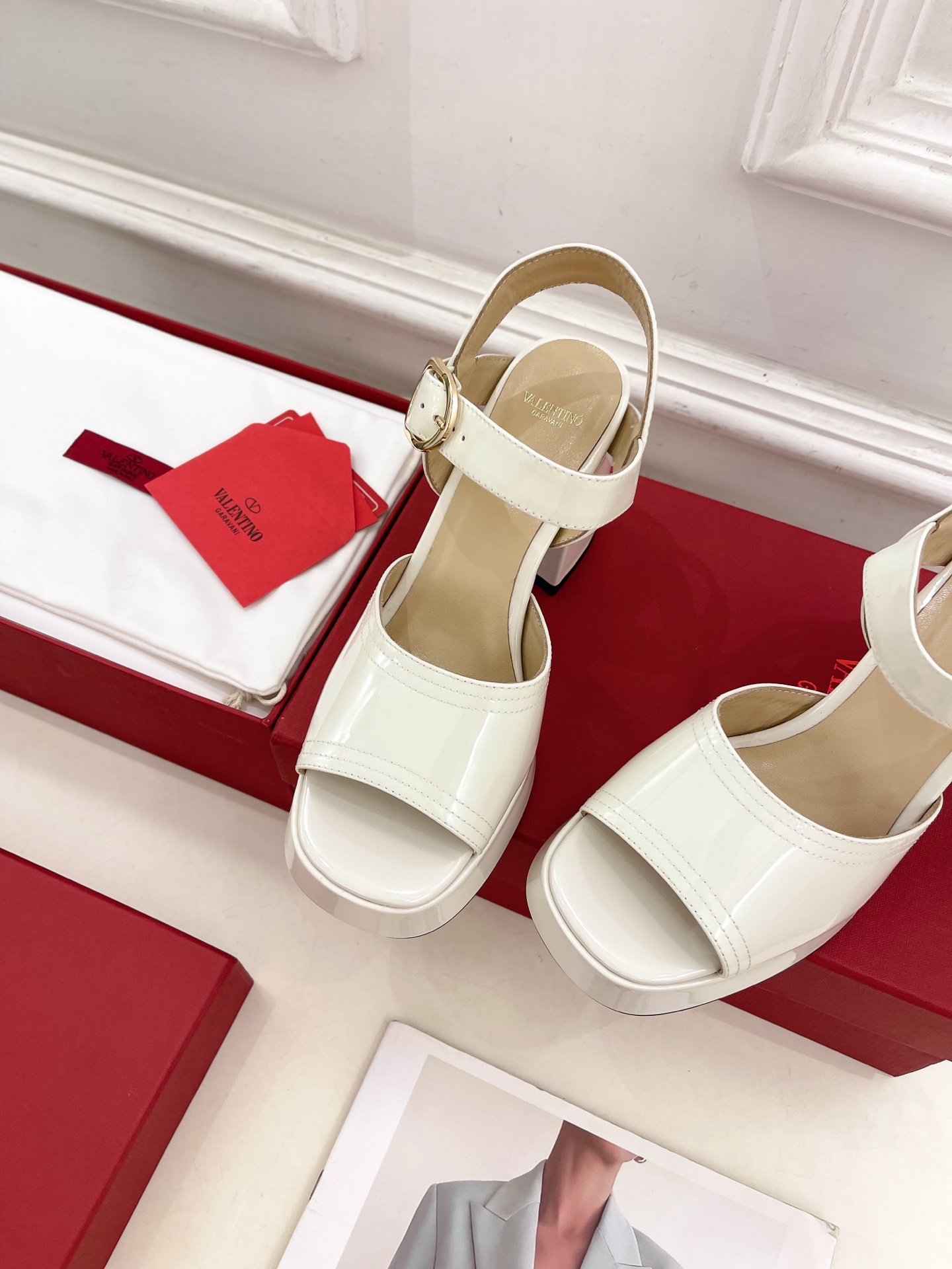 Valentino 华伦天奴 2025春夏新品 防水台高跟凉鞋上新☑️
——————————————
V