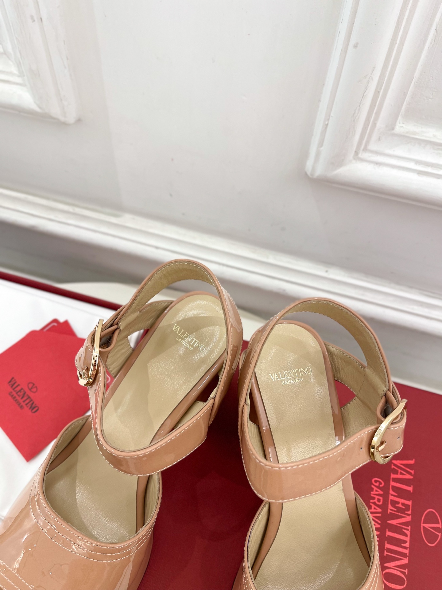 Valentino 华伦天奴 2025春夏新品 防水台高跟凉鞋上新☑️
——————————————
V