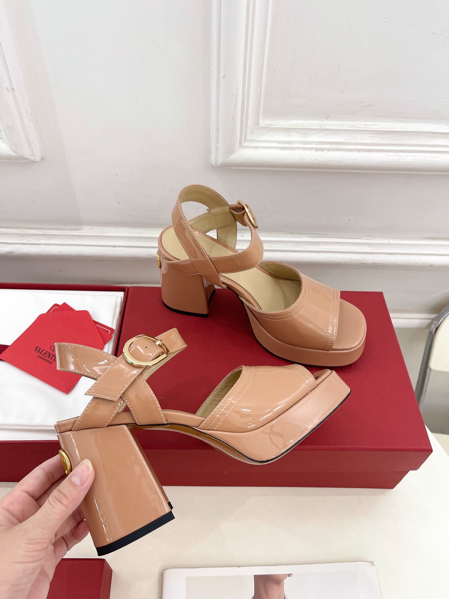 Valentino 华伦天奴 2025春夏新品 防水台高跟凉鞋上新☑️
——————————————
V