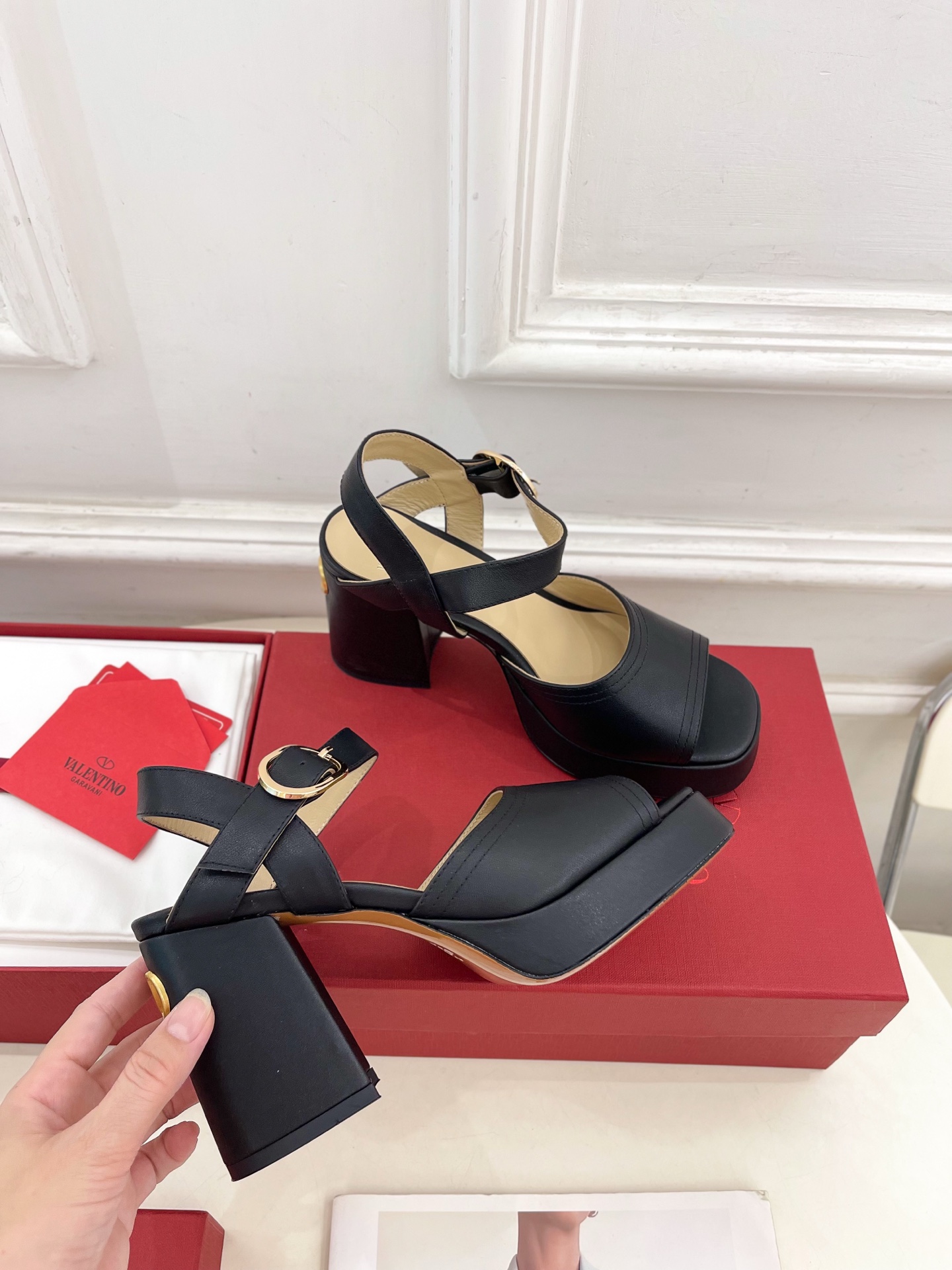 Valentino 华伦天奴 2025春夏新品 防水台高跟凉鞋上新☑️
——————————————
V