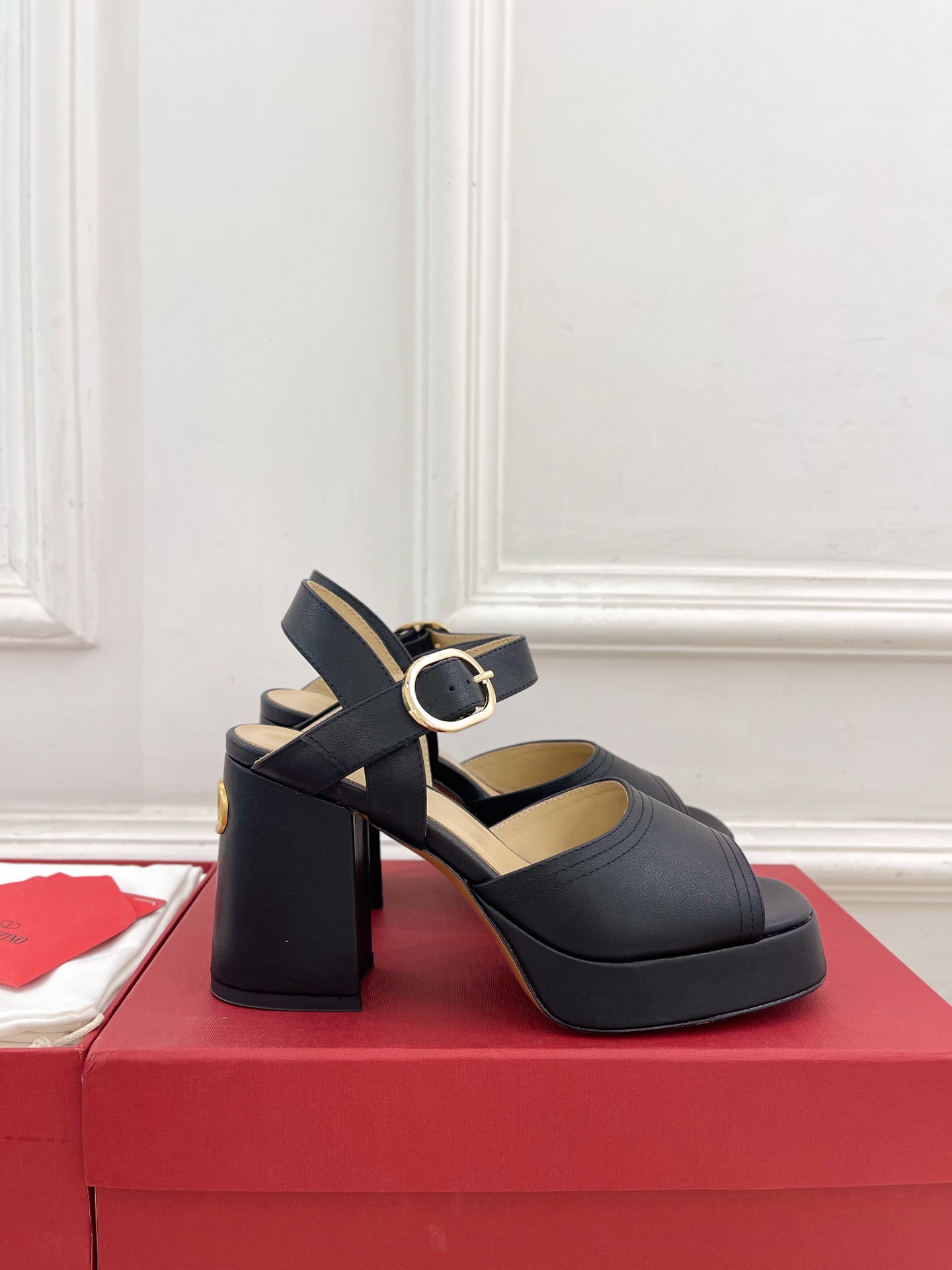 Valentino 华伦天奴 2025春夏新品 防水台高跟凉鞋上新☑️
——————————————
V