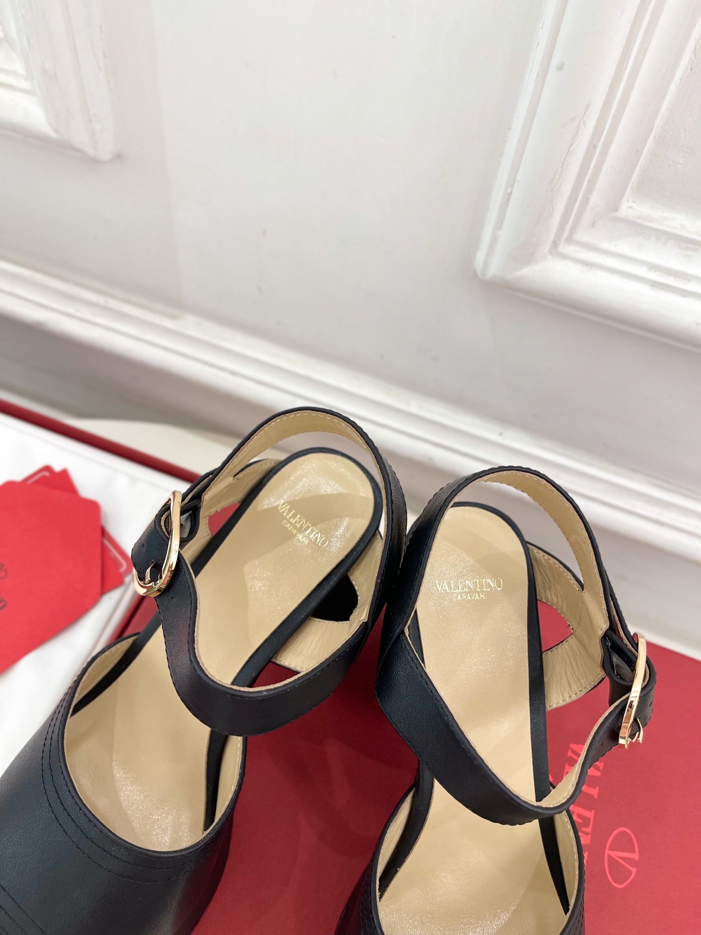 Valentino 华伦天奴 2025春夏新品 防水台高跟凉鞋上新☑️
——————————————
V