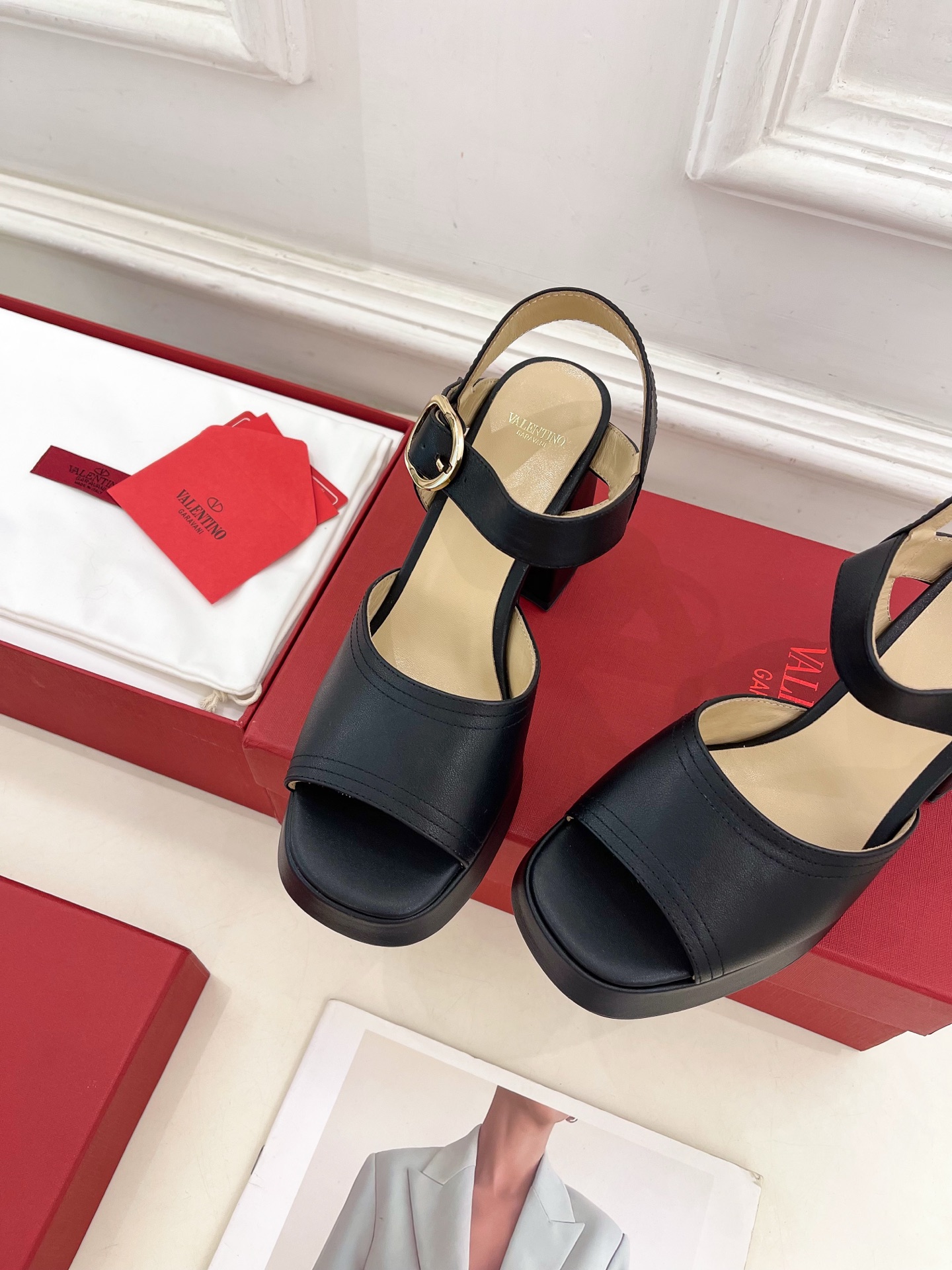 Valentino 华伦天奴 2025春夏新品 防水台高跟凉鞋上新☑️
——————————————
V