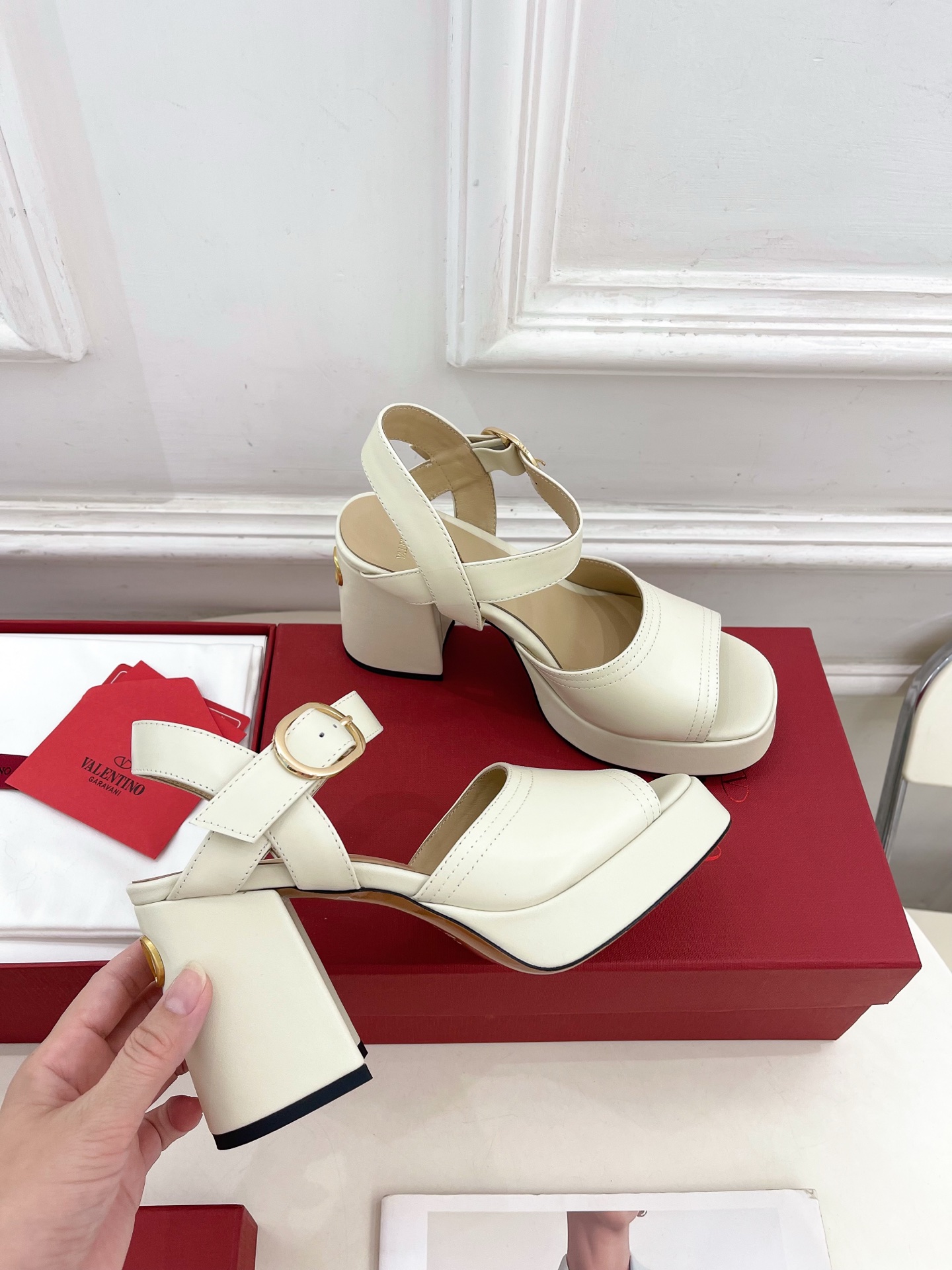 Valentino 华伦天奴 2025春夏新品 防水台高跟凉鞋上新☑️
——————————————
V