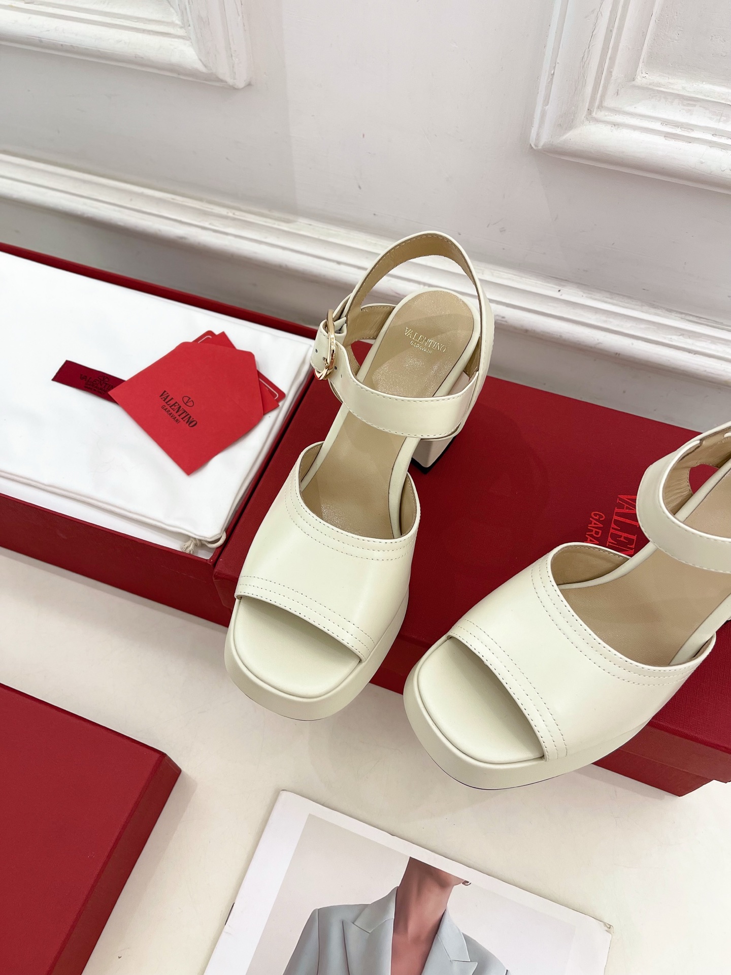 Valentino 华伦天奴 2025春夏新品 防水台高跟凉鞋上新☑️
——————————————
V