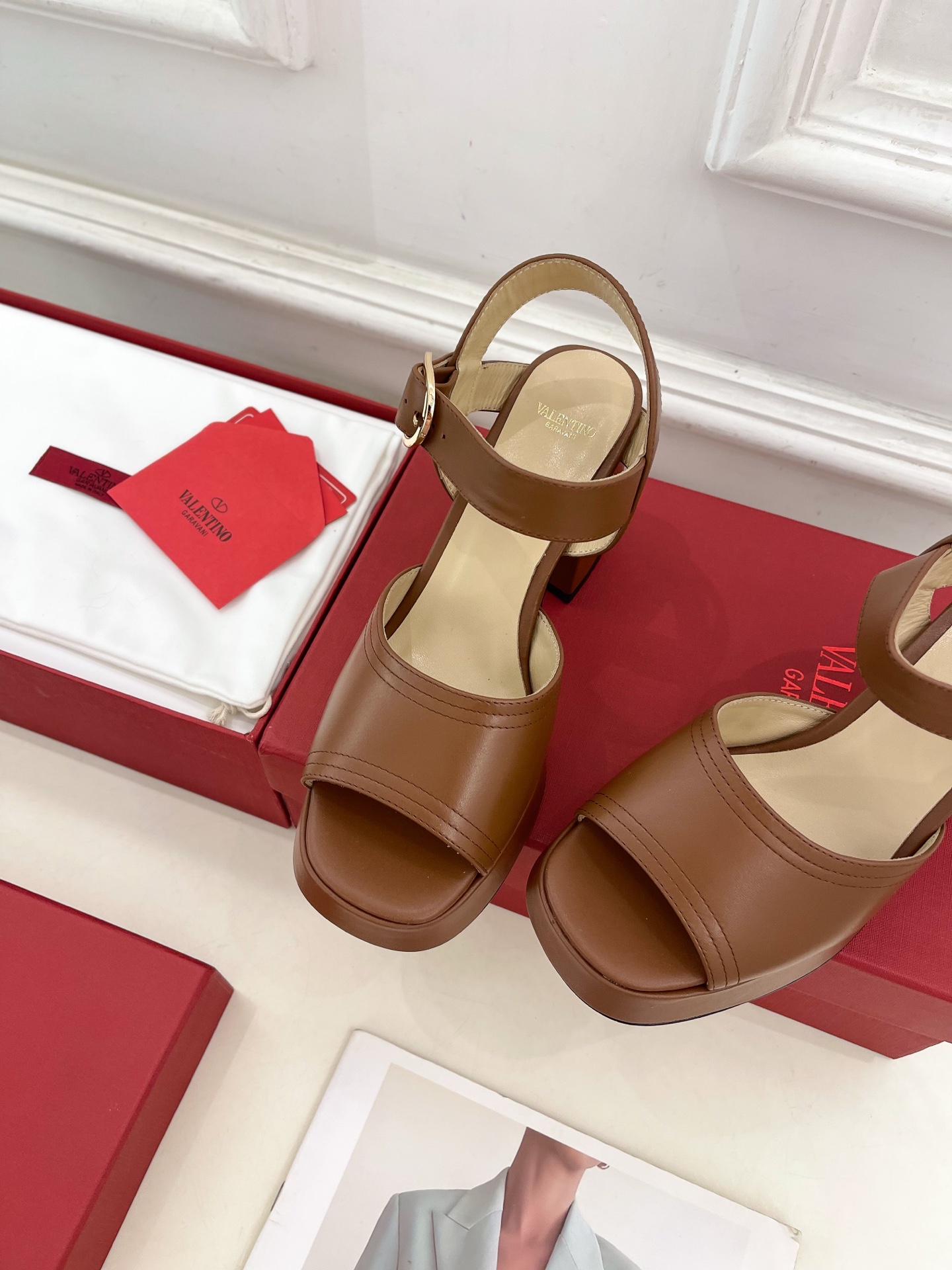 Valentino 华伦天奴 2025春夏新品 防水台高跟凉鞋上新☑️
——————————————
V