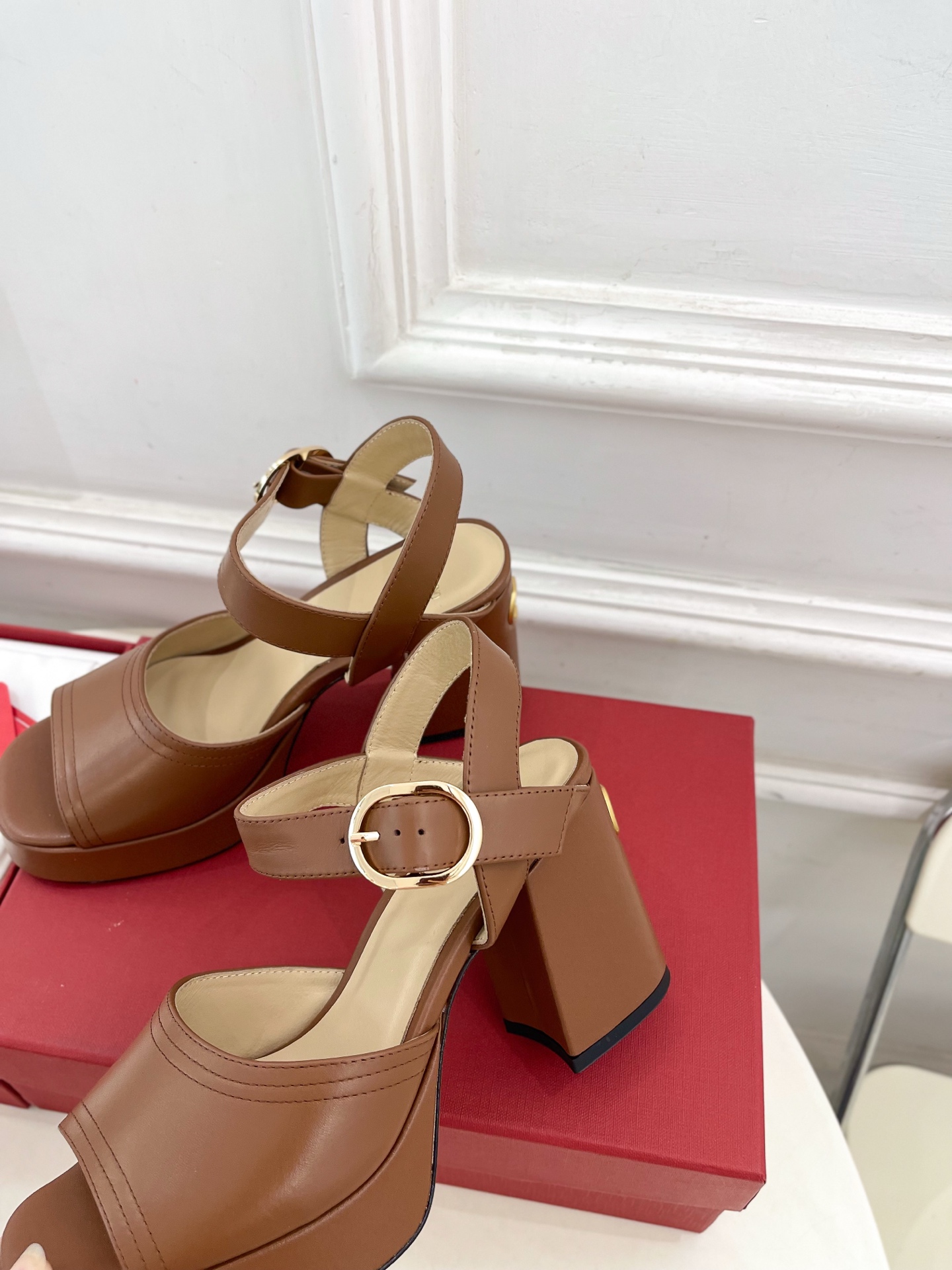 Valentino 华伦天奴 2025春夏新品 防水台高跟凉鞋上新☑️
——————————————
V