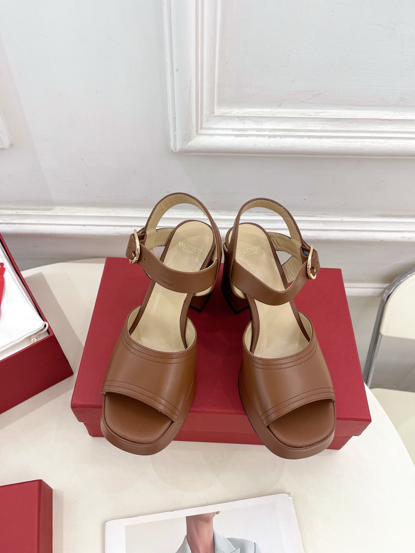 Valentino 华伦天奴 2025春夏新品 防水台高跟凉鞋上新☑️
——————————————
V