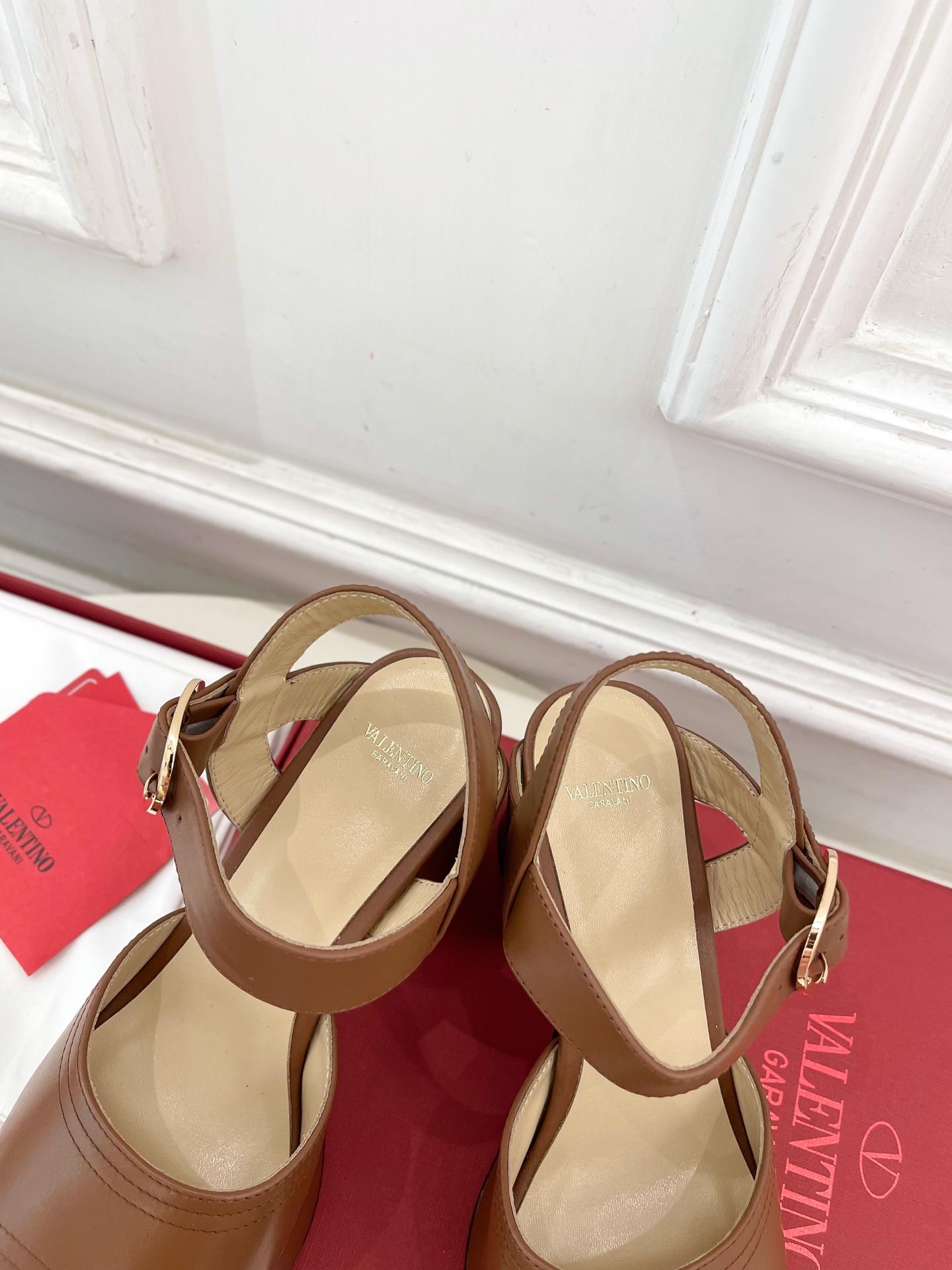 Valentino 华伦天奴 2025春夏新品 防水台高跟凉鞋上新☑️
——————————————
V