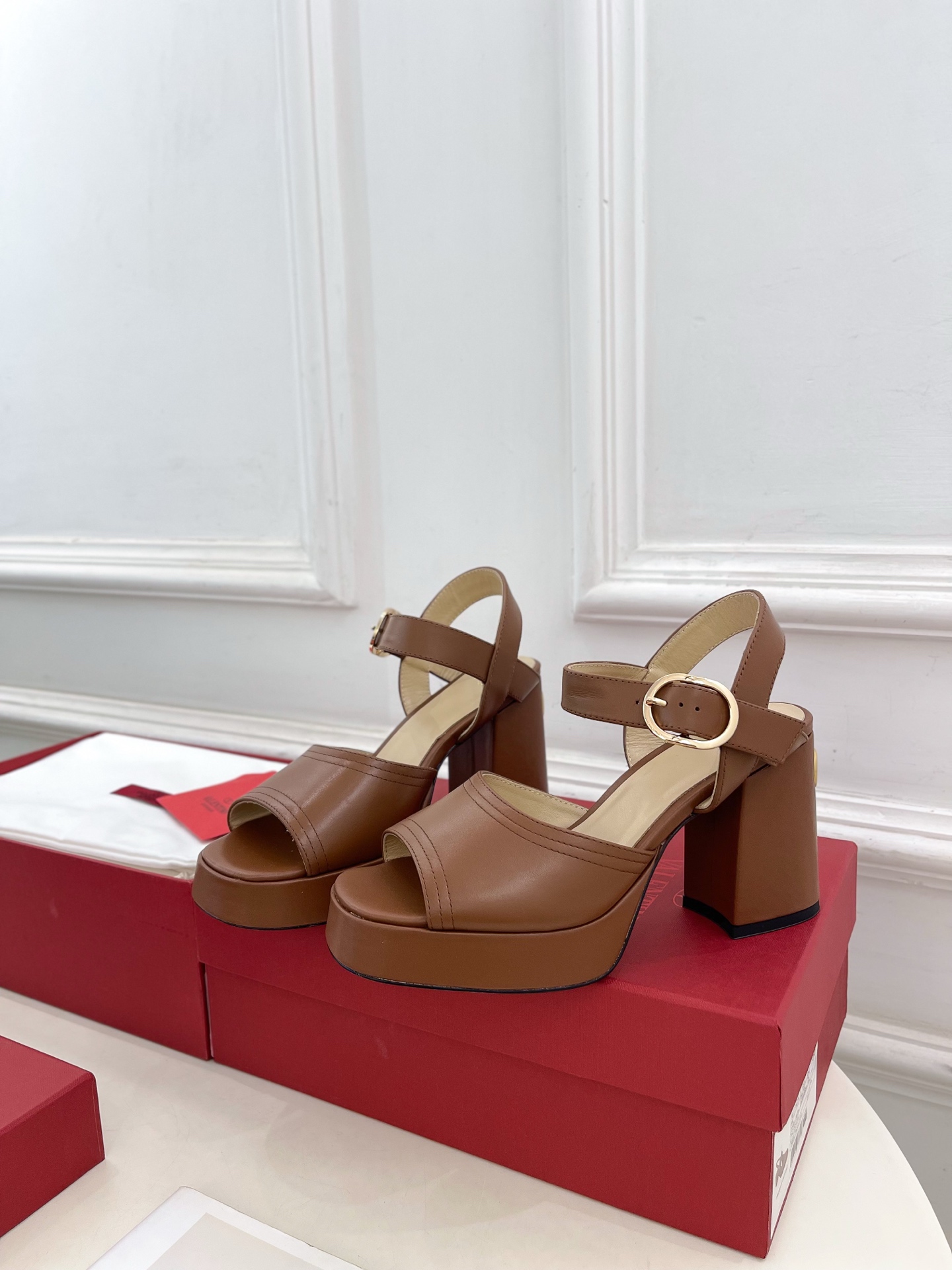 Valentino 华伦天奴 2025春夏新品 防水台高跟凉鞋上新☑️
——————————————
V