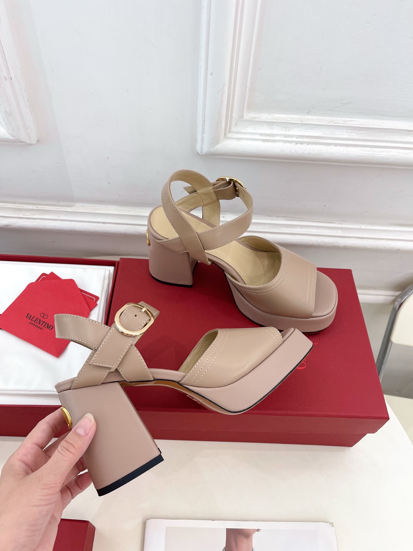 Valentino 华伦天奴 2025春夏新品 防水台高跟凉鞋上新☑️
——————————————
V