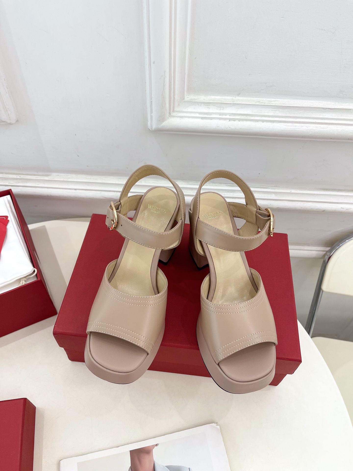 Valentino 华伦天奴 2025春夏新品 防水台高跟凉鞋上新☑️
——————————————
V
