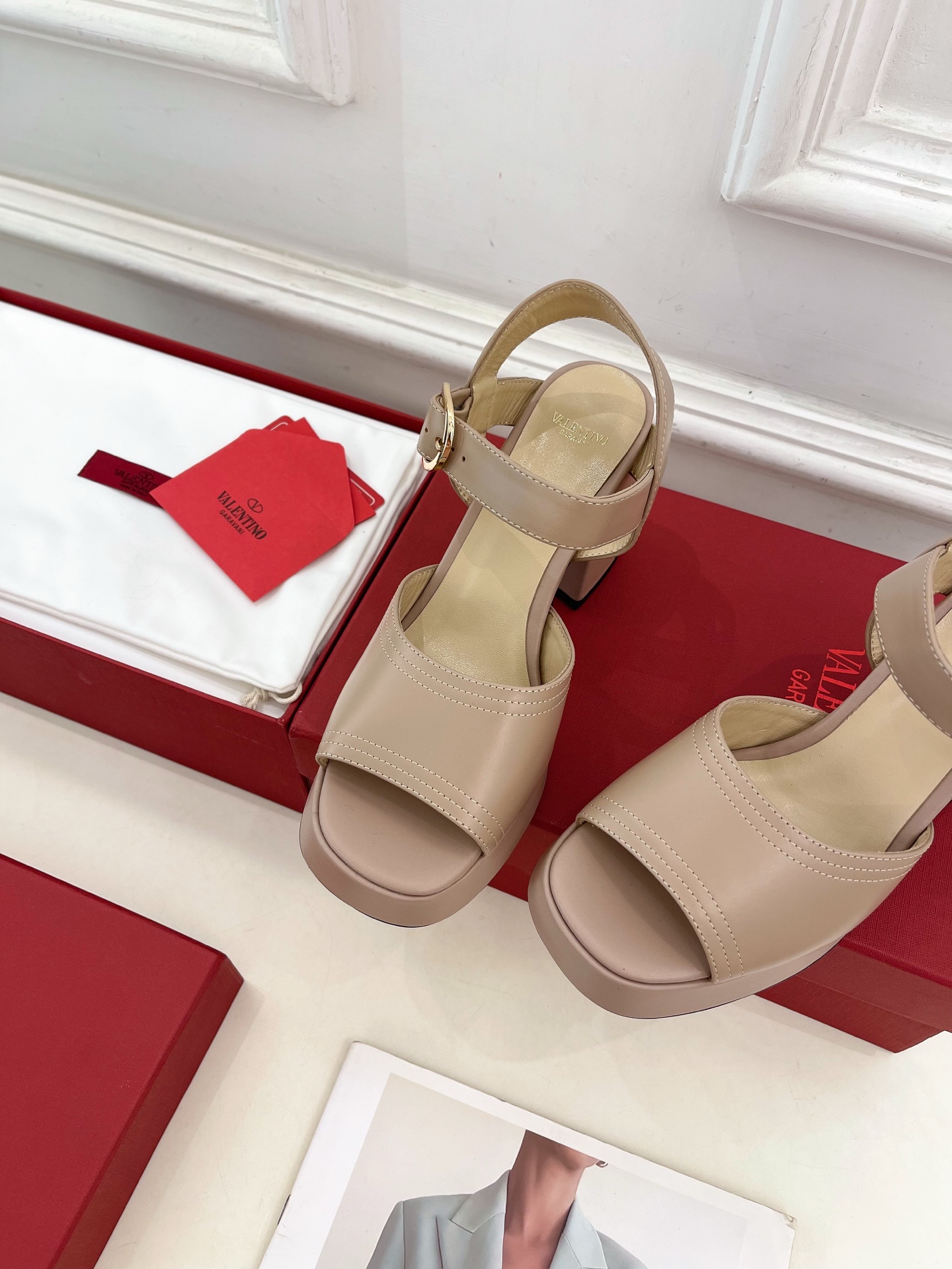 Valentino 华伦天奴 2025春夏新品 防水台高跟凉鞋上新☑️
——————————————
V
