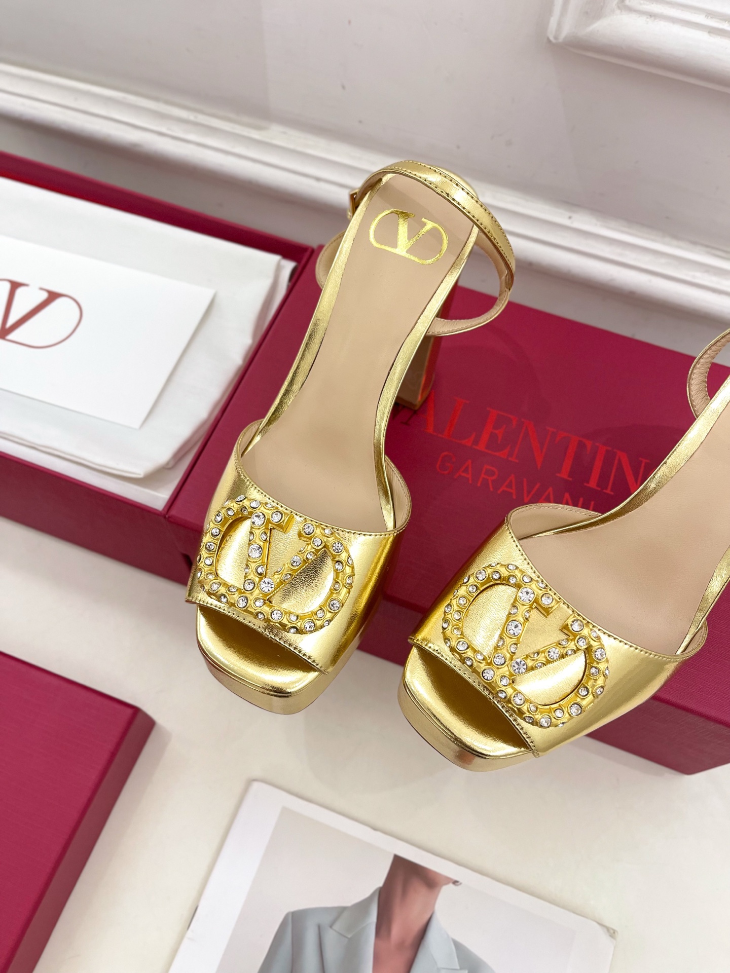 Valentino 华伦天奴 2025春夏新品 VT恨天高防水台高跟凉鞋上新☑️
———————————