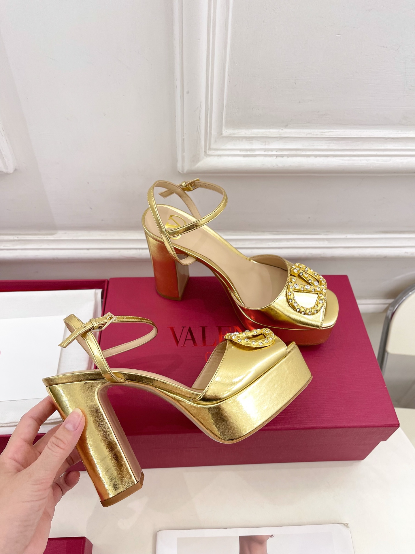 Valentino 华伦天奴 2025春夏新品 VT恨天高防水台高跟凉鞋上新☑️
———————————