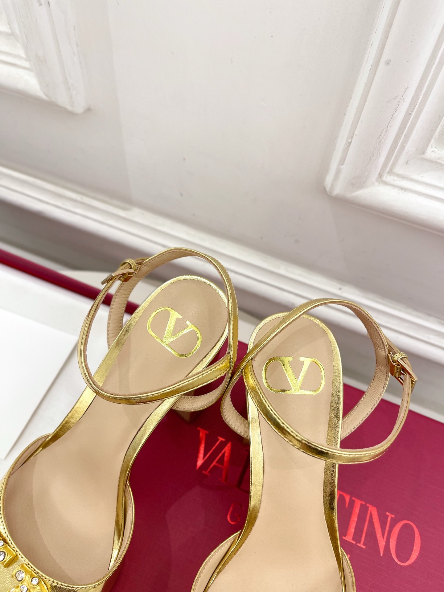 Valentino 华伦天奴 2025春夏新品 VT恨天高防水台高跟凉鞋上新☑️
———————————