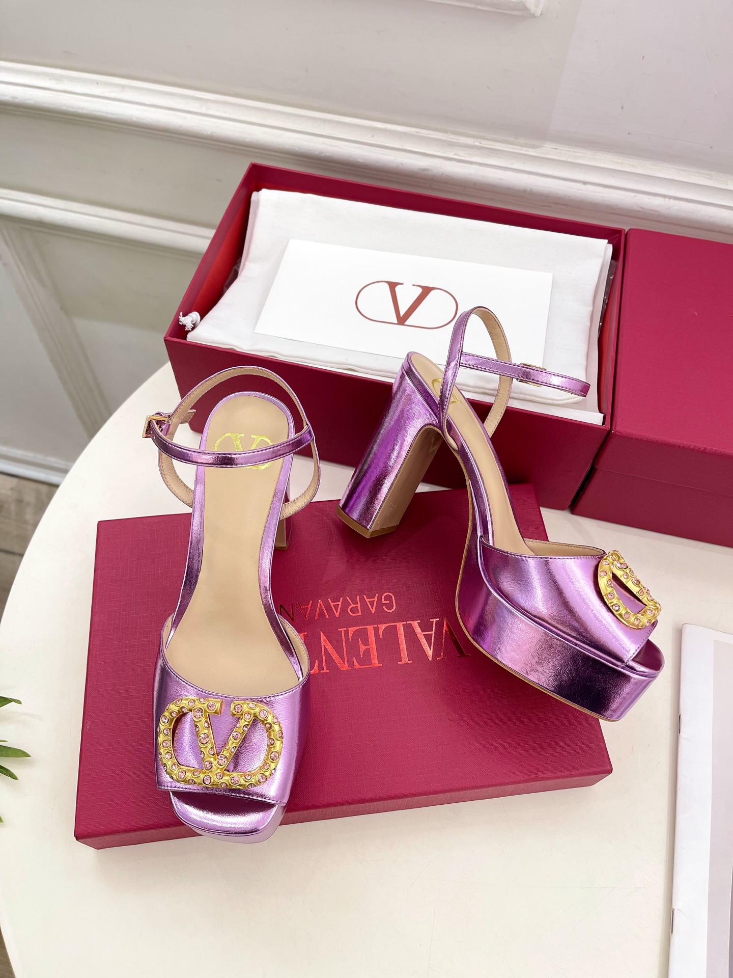 Valentino 华伦天奴 2025春夏新品 VT恨天高防水台高跟凉鞋上新☑️
———————————