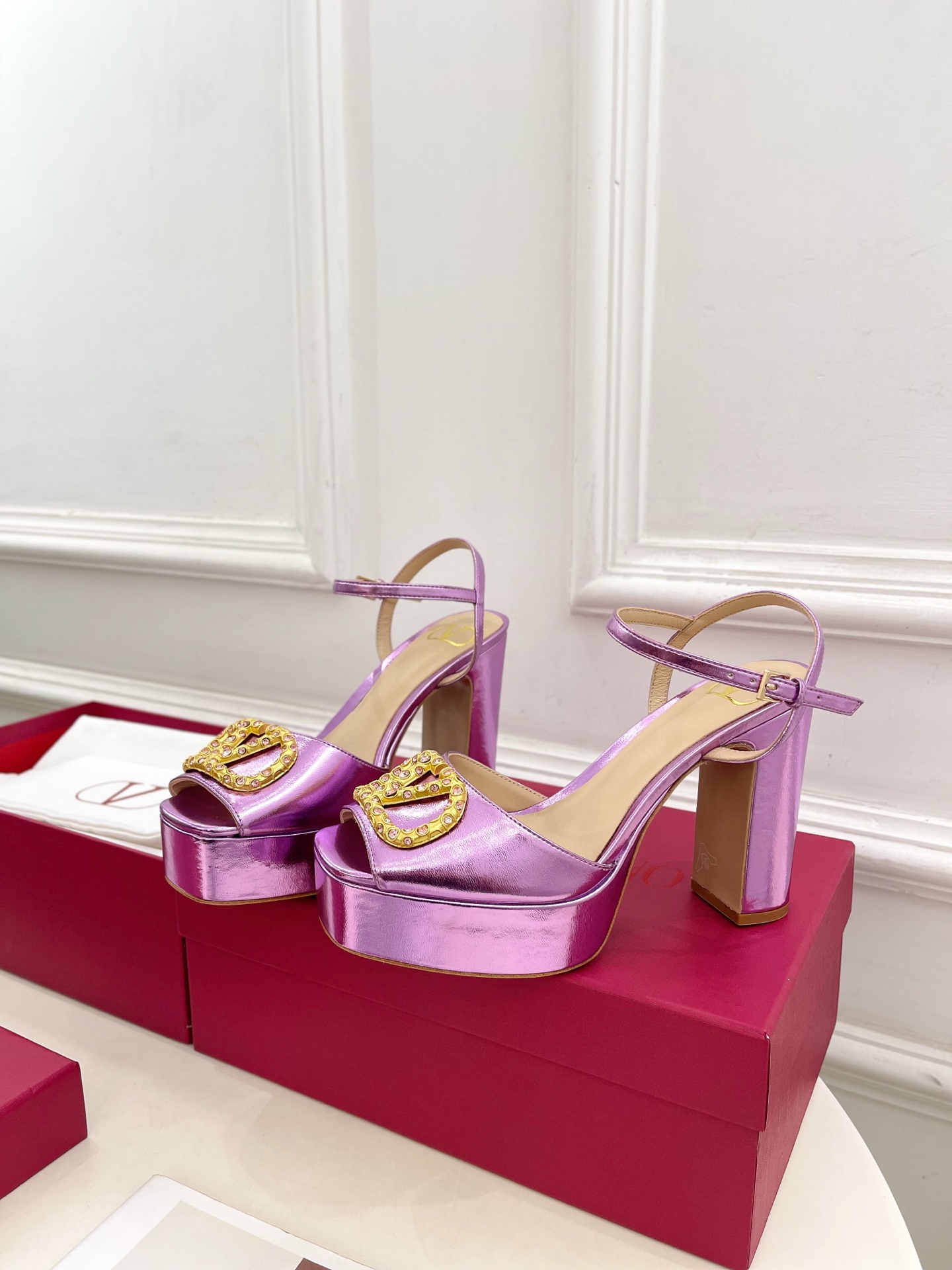 Valentino 华伦天奴 2025春夏新品 VT恨天高防水台高跟凉鞋上新☑️
———————————