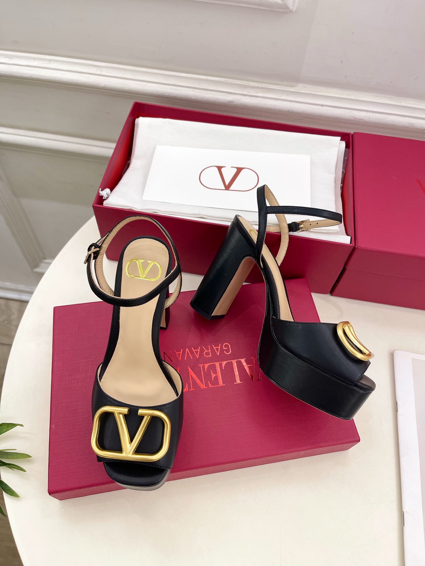 Valentino 华伦天奴 2025春夏新品 VT恨天高防水台高跟凉鞋上新☑️
———————————