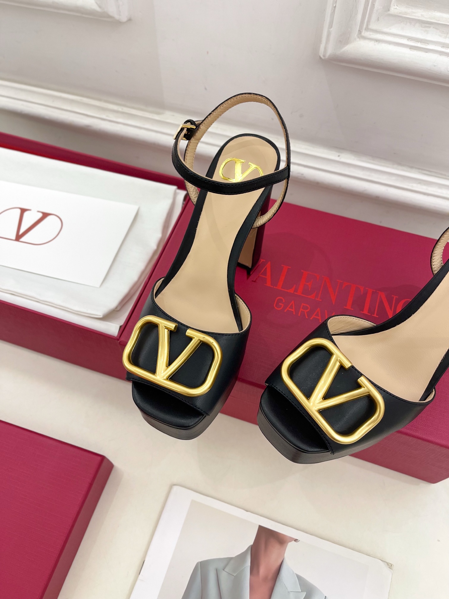 Valentino 华伦天奴 2025春夏新品 VT恨天高防水台高跟凉鞋上新☑️
———————————