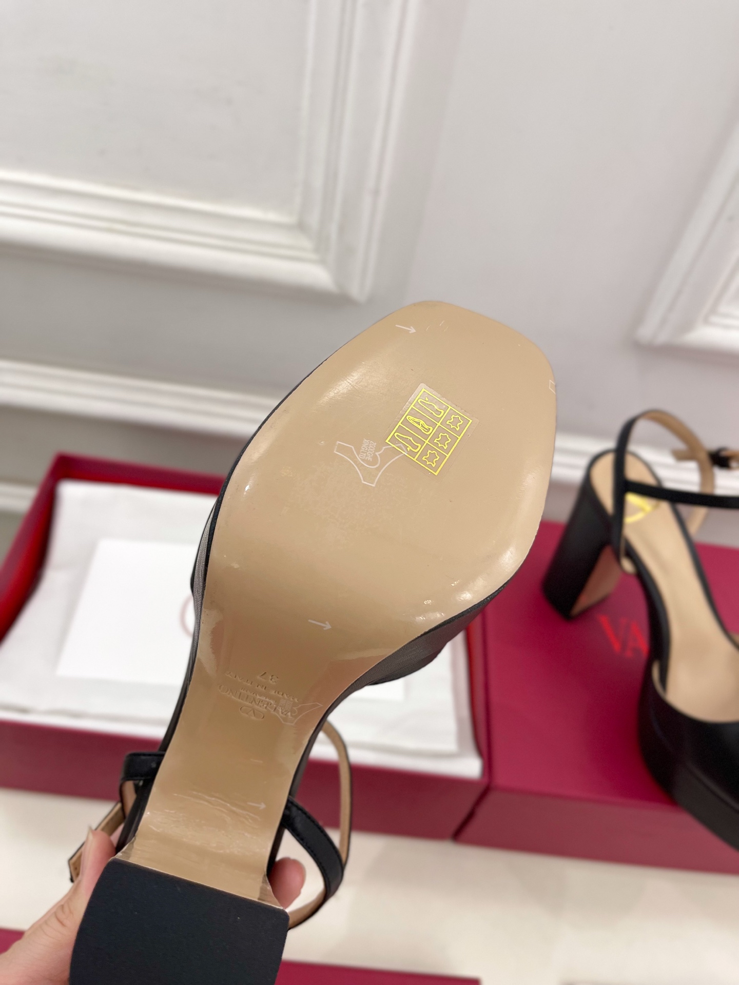 Valentino 华伦天奴 2025春夏新品 VT恨天高防水台高跟凉鞋上新☑️
———————————
