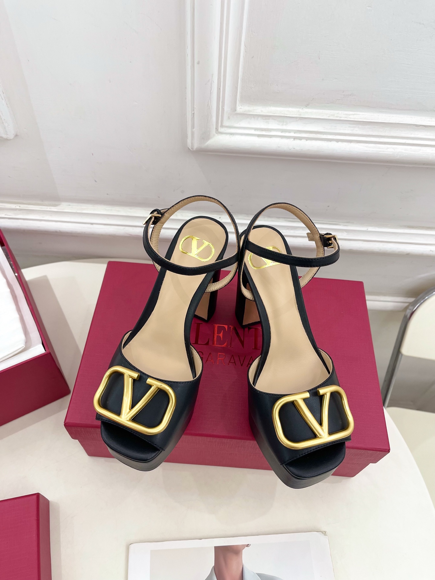 Valentino 华伦天奴 2025春夏新品 VT恨天高防水台高跟凉鞋上新☑️
———————————