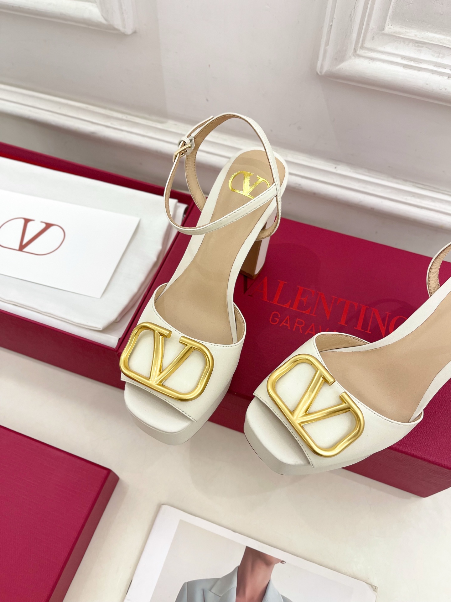 Valentino 华伦天奴 2025春夏新品 VT恨天高防水台高跟凉鞋上新☑️
———————————