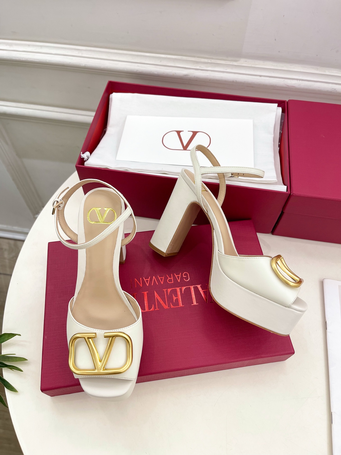 Valentino 华伦天奴 2025春夏新品 VT恨天高防水台高跟凉鞋上新☑️
———————————