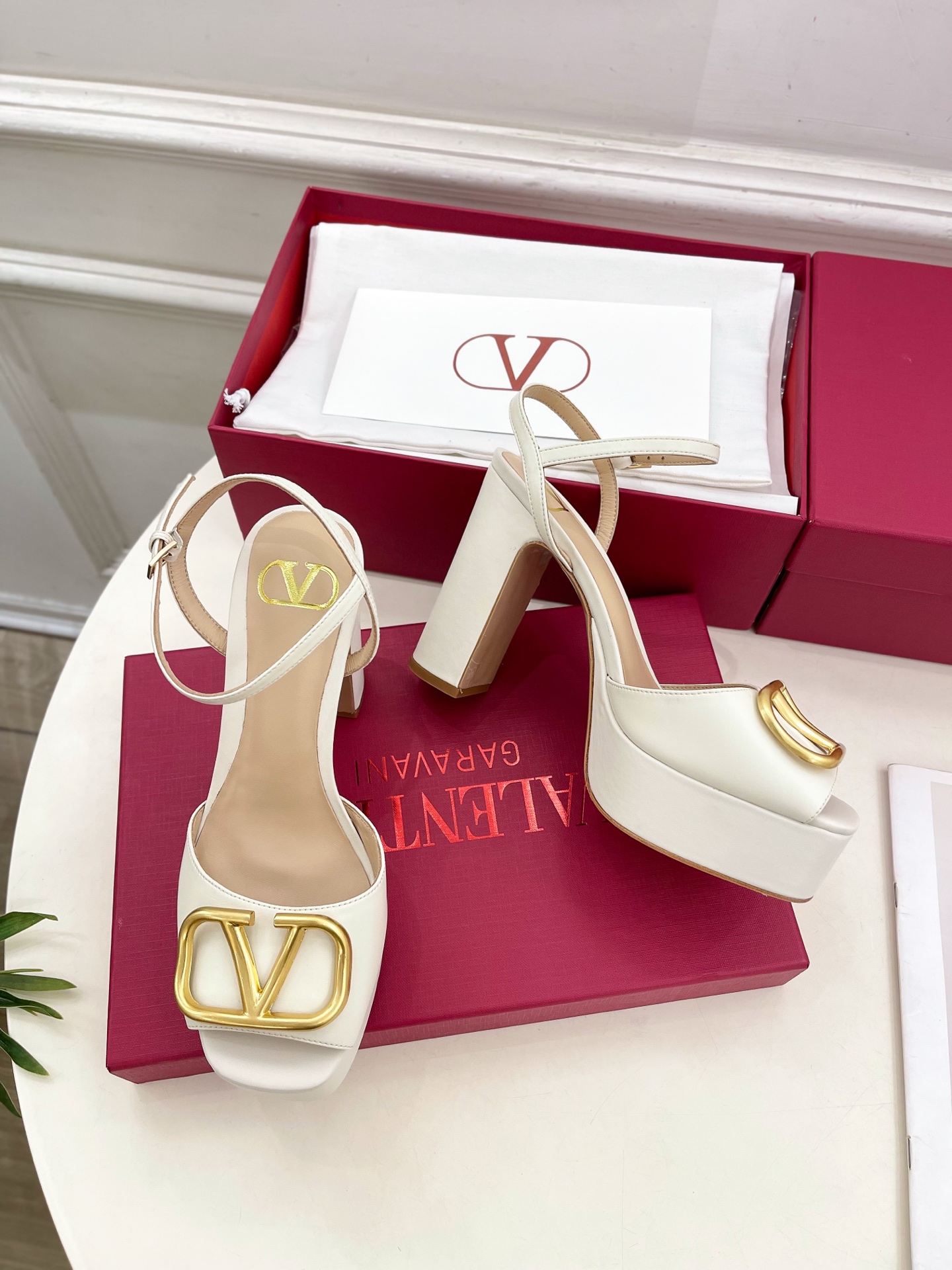Valentino 华伦天奴 2025春夏新品 VT恨天高防水台高跟凉鞋上新☑️
———————————
