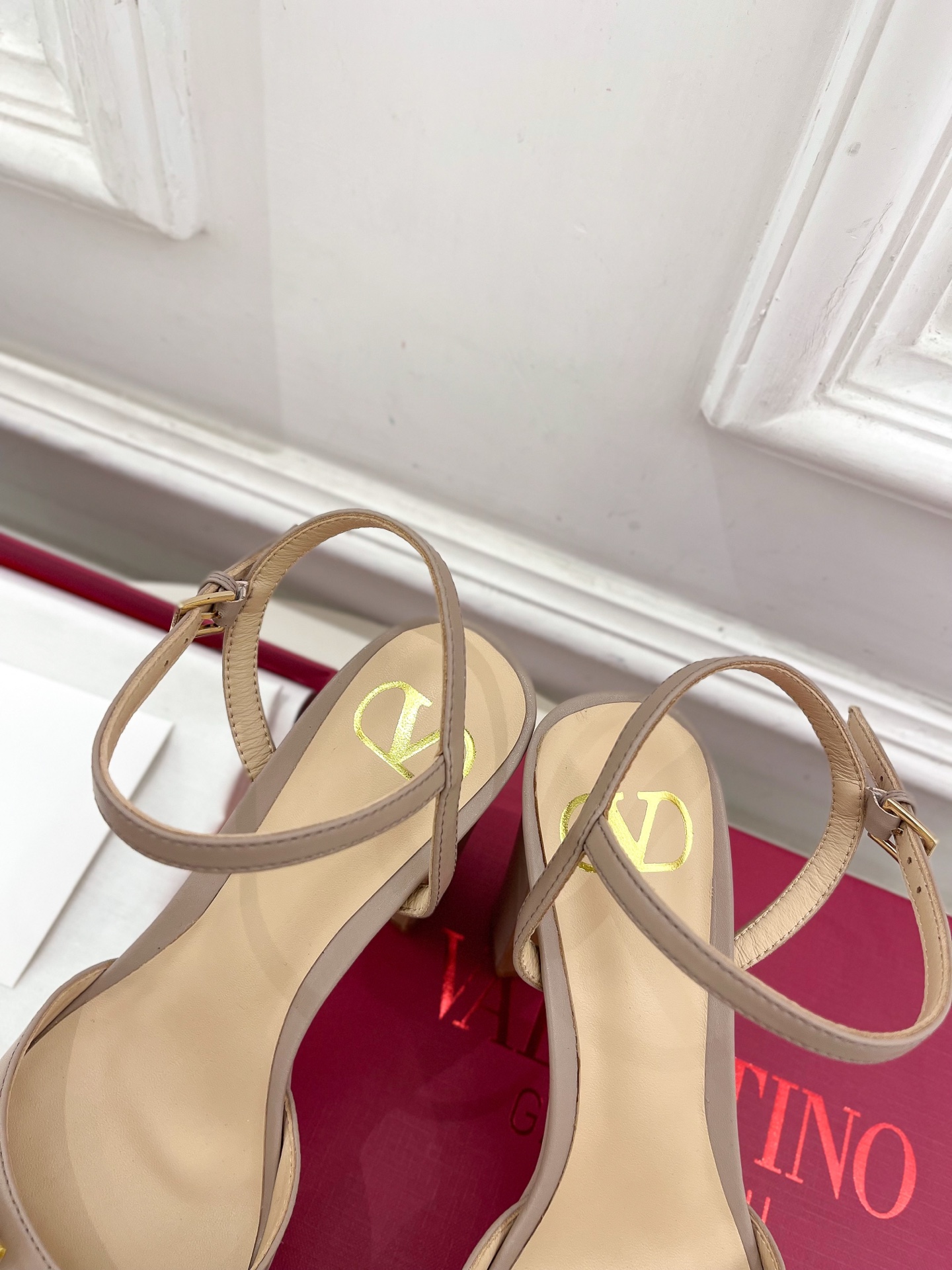 Valentino 华伦天奴 2025春夏新品 VT恨天高防水台高跟凉鞋上新☑️
———————————