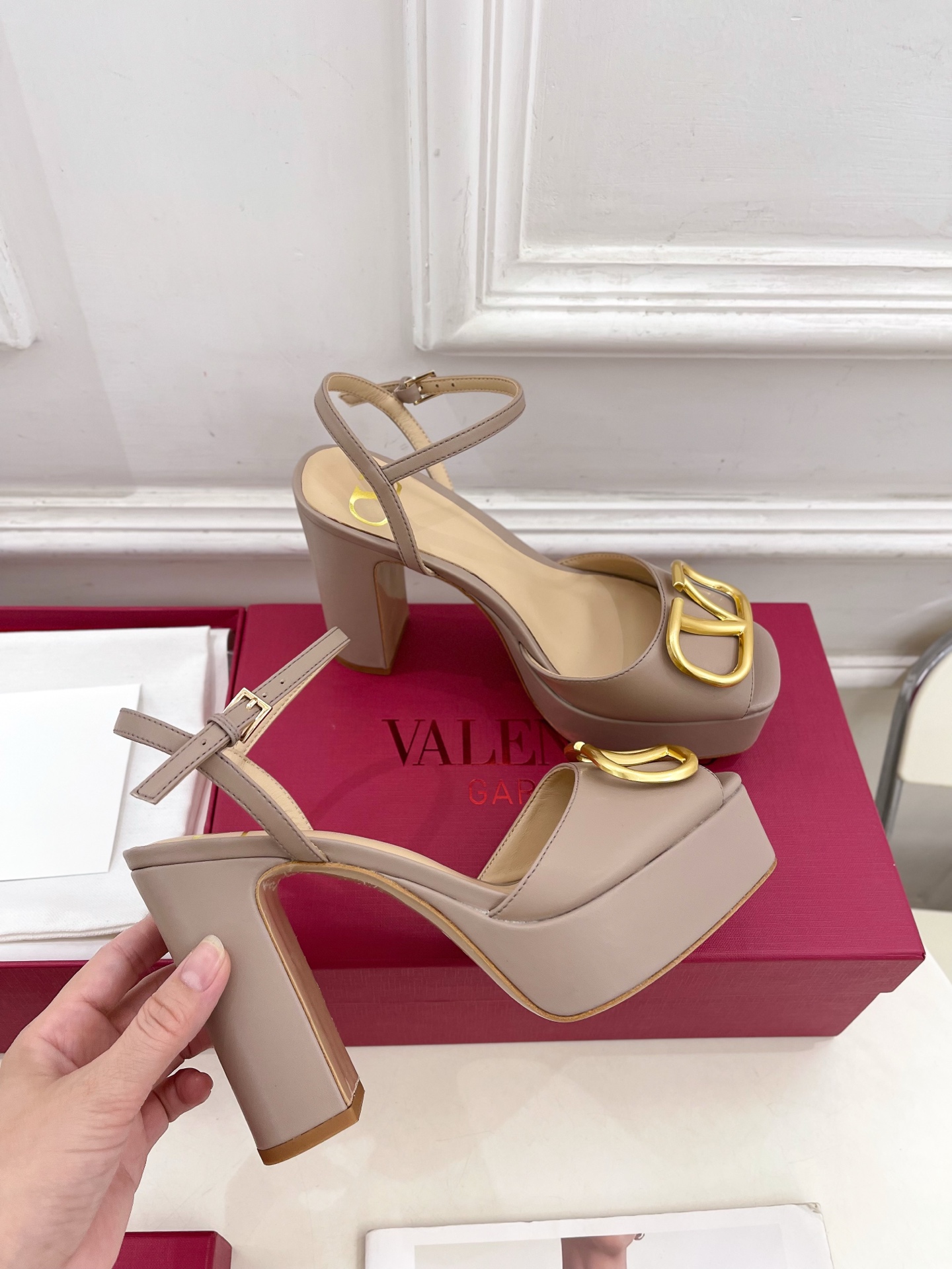 Valentino 华伦天奴 2025春夏新品 VT恨天高防水台高跟凉鞋上新☑️
———————————