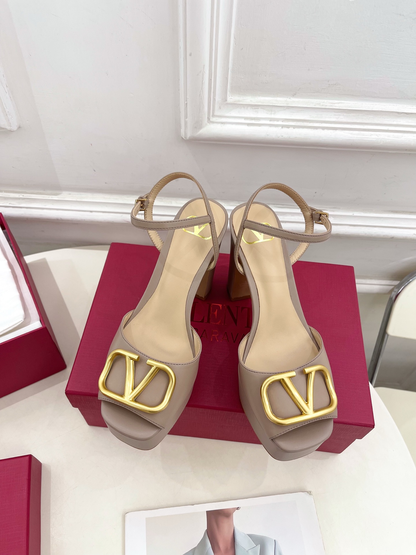 Valentino 华伦天奴 2025春夏新品 VT恨天高防水台高跟凉鞋上新☑️
———————————