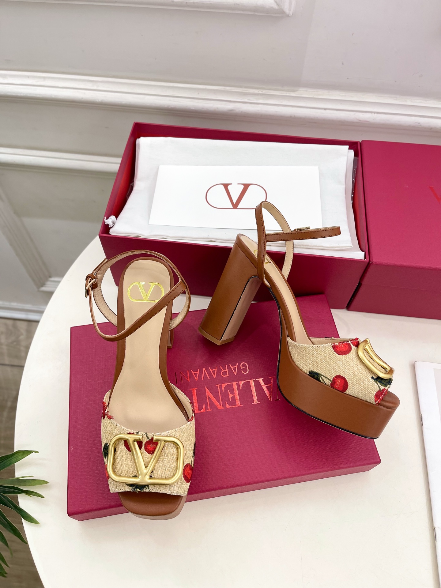 Valentino 华伦天奴 2025春夏新品 VT恨天高防水台高跟凉鞋上新☑️
———————————