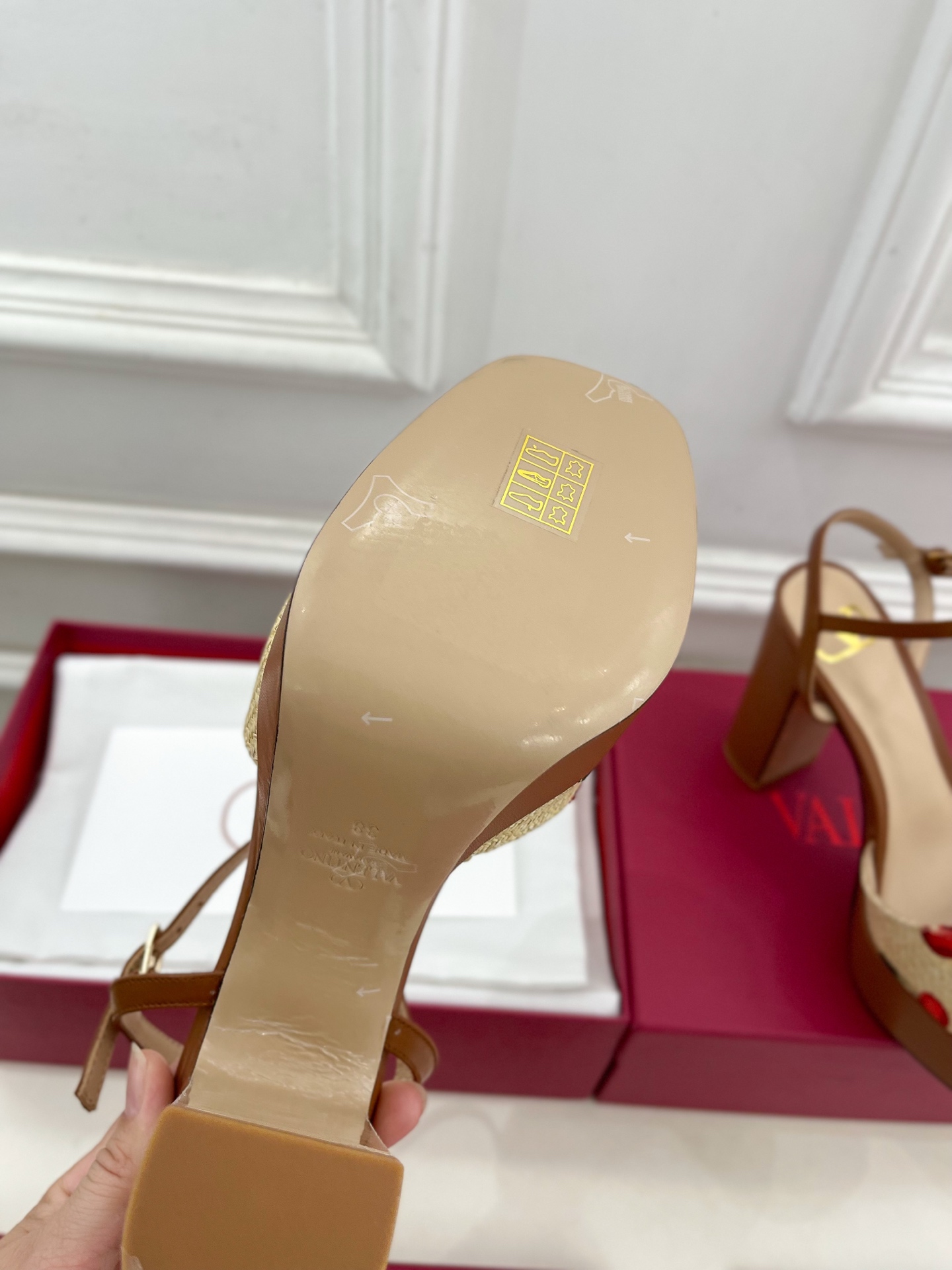 Valentino 华伦天奴 2025春夏新品 VT恨天高防水台高跟凉鞋上新☑️
———————————