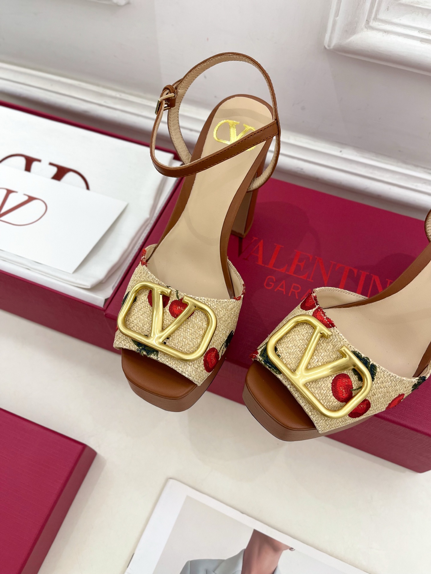 Valentino 华伦天奴 2025春夏新品 VT恨天高防水台高跟凉鞋上新☑️
———————————