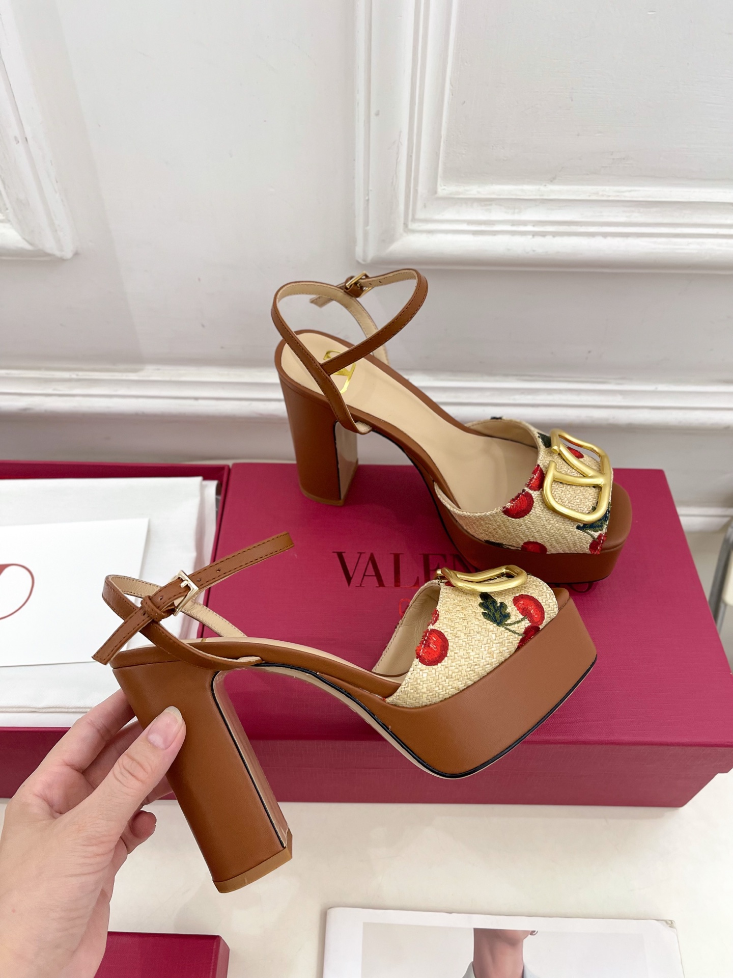 Valentino 华伦天奴 2025春夏新品 VT恨天高防水台高跟凉鞋上新☑️
———————————