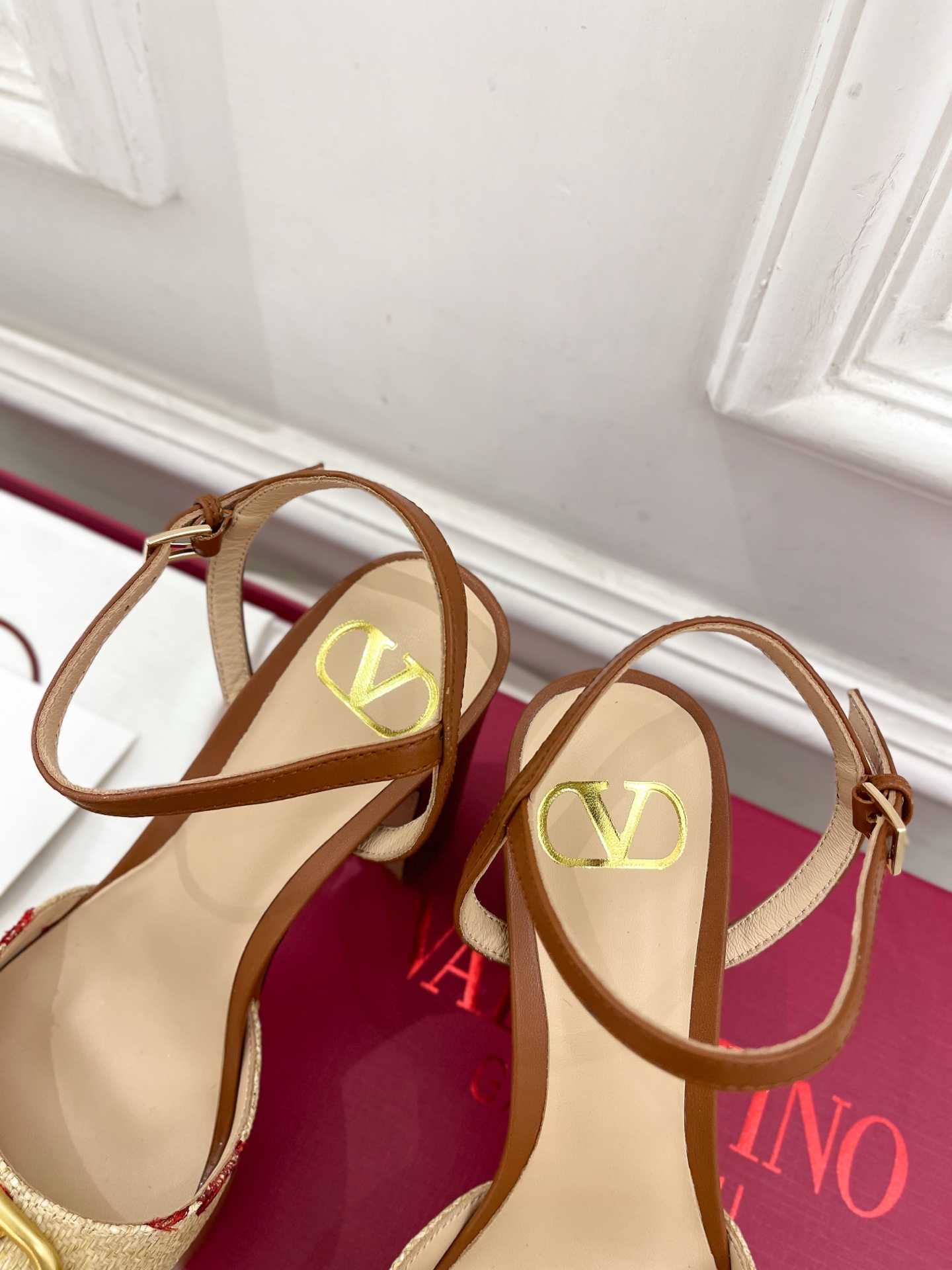 Valentino 华伦天奴 2025春夏新品 VT恨天高防水台高跟凉鞋上新☑️
———————————