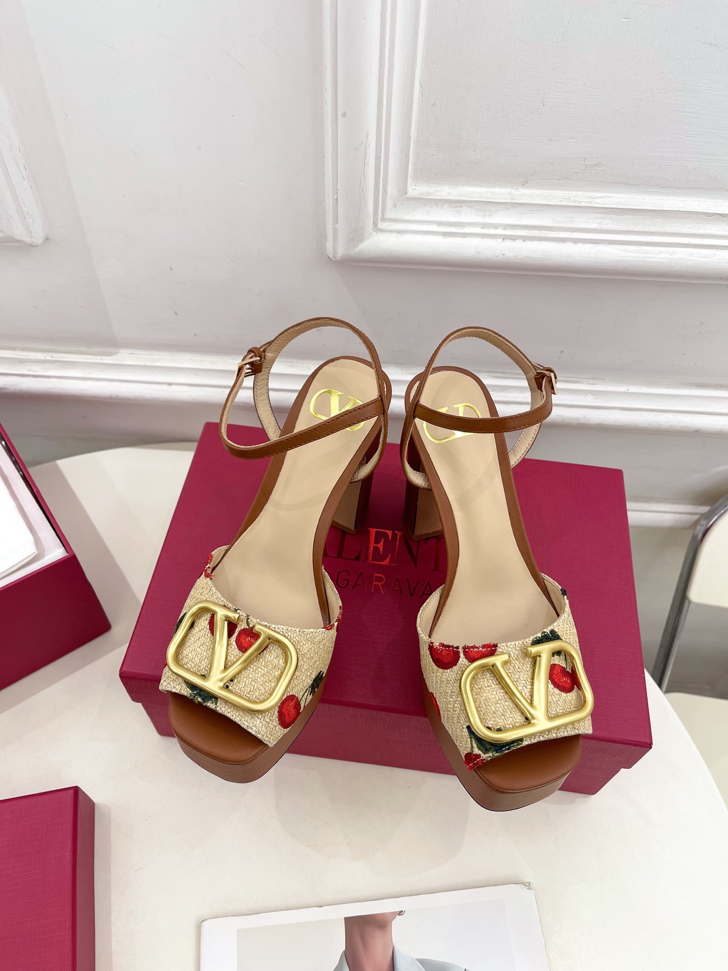 Valentino 华伦天奴 2025春夏新品 VT恨天高防水台高跟凉鞋上新☑️
———————————