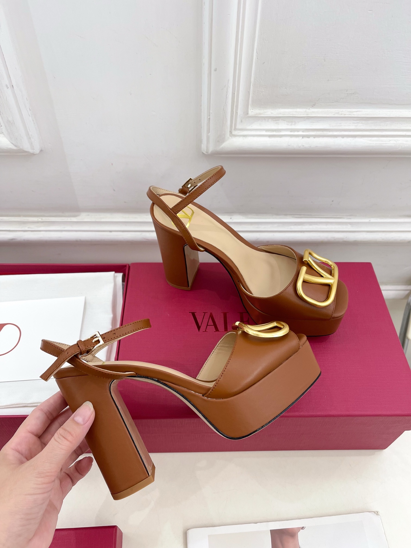 Valentino 华伦天奴 2025春夏新品 VT恨天高防水台高跟凉鞋上新☑️
———————————