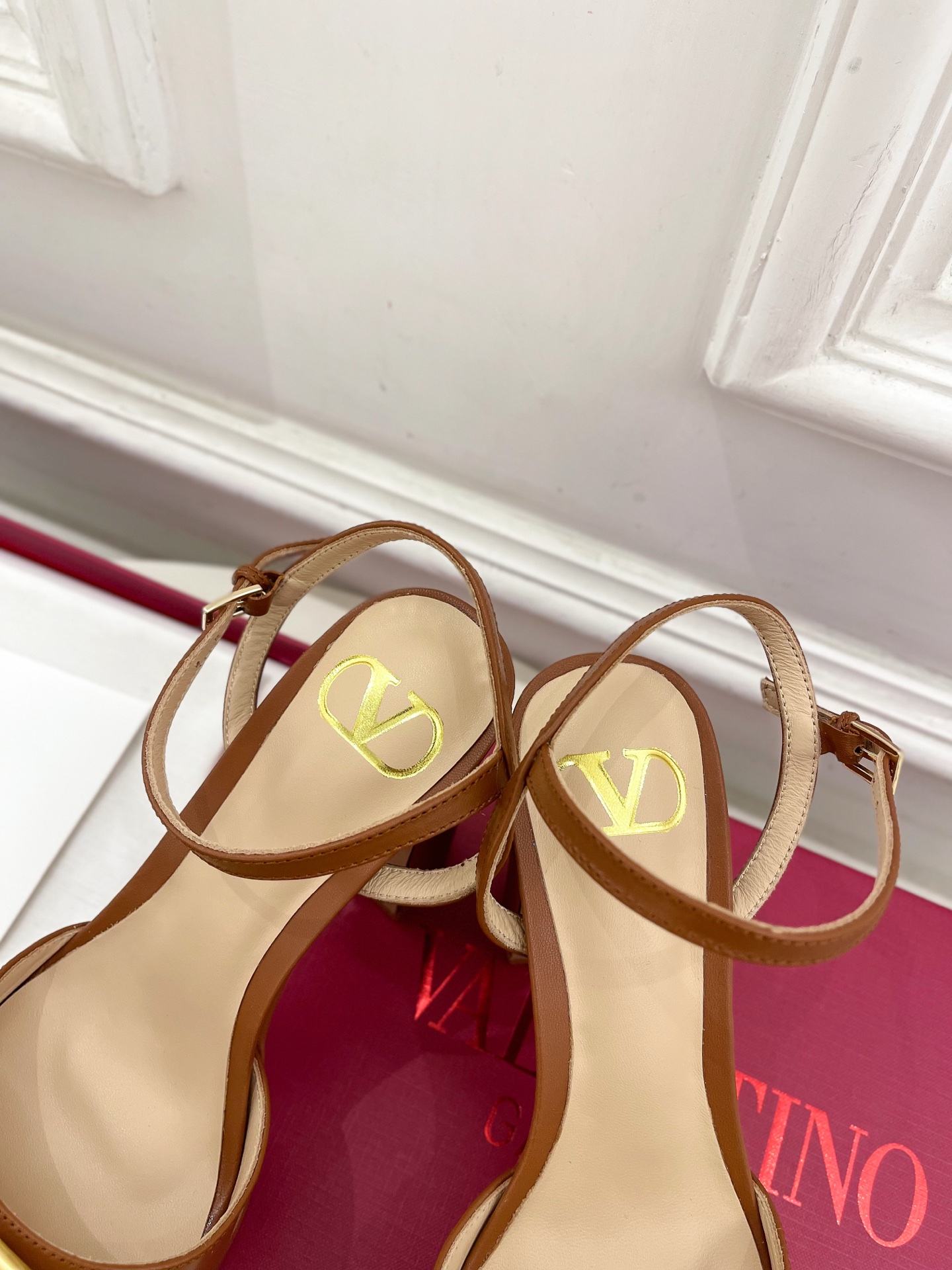 Valentino 华伦天奴 2025春夏新品 VT恨天高防水台高跟凉鞋上新☑️
———————————