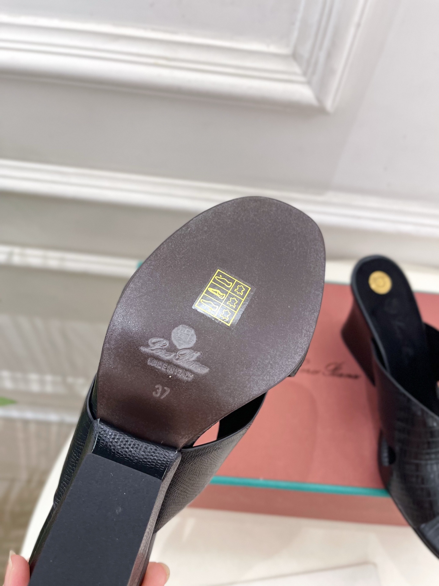 Loro Piana 乐悠翩雅 代购级别⚠️2025春夏新品 Vera女士凉拖鞋—————————
L