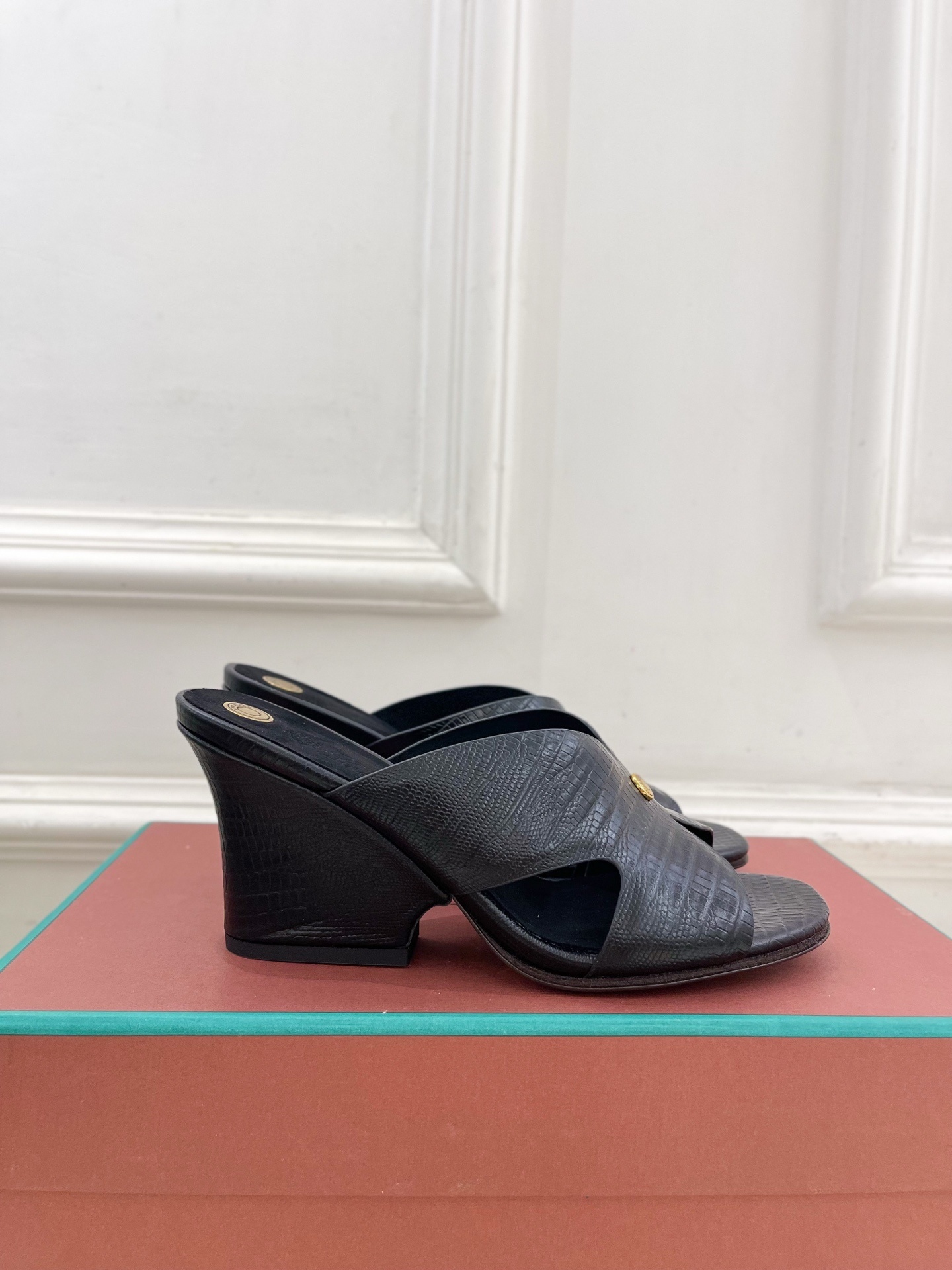 Loro Piana 乐悠翩雅 代购级别⚠️2025春夏新品 Vera女士凉拖鞋—————————
L